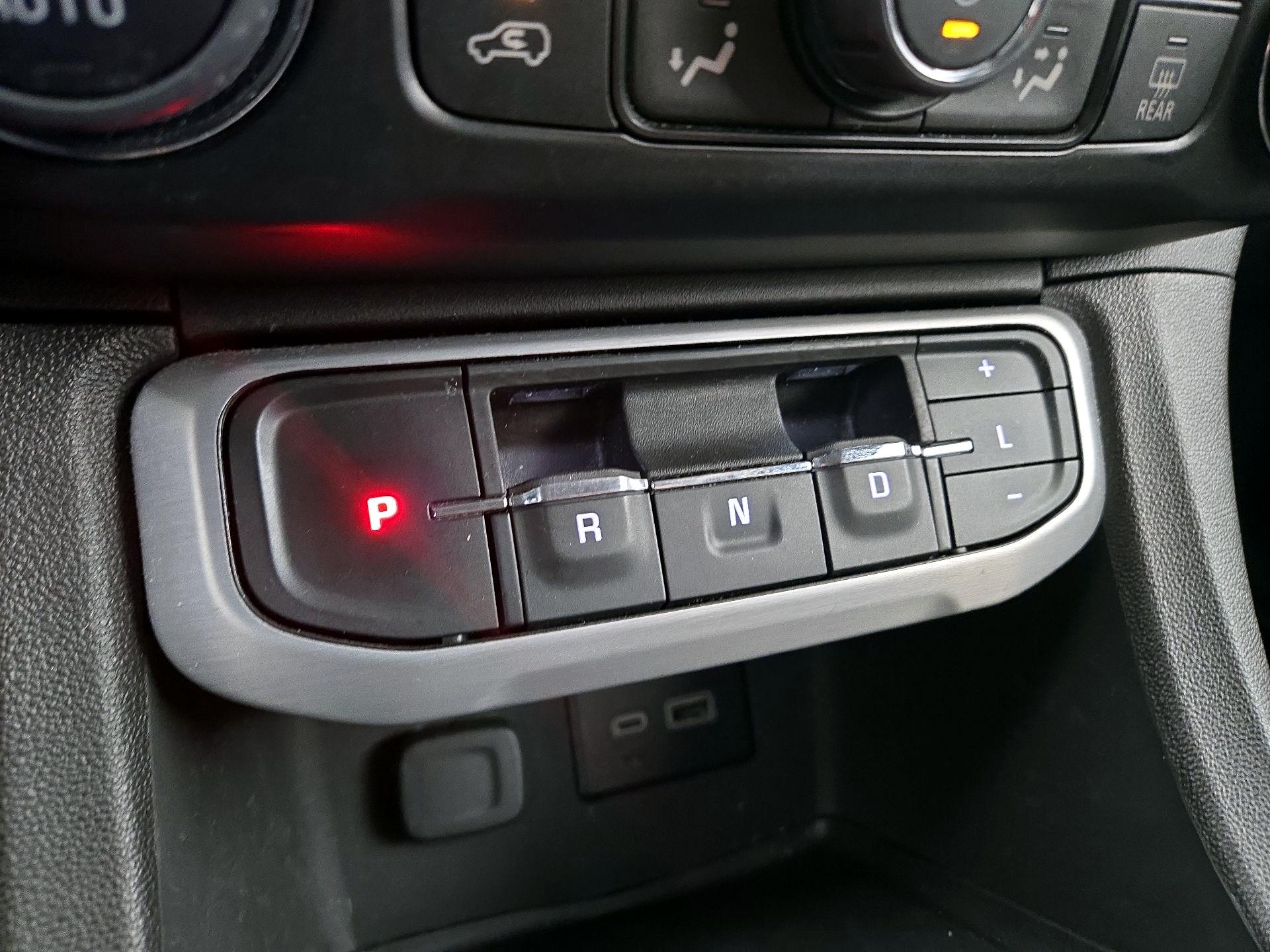 Thumbnail: 2023 GMC Acadia - 17