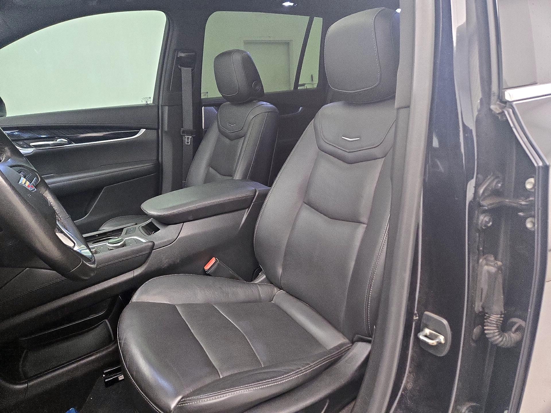 Thumbnail: 2021 Cadillac XT6 - 11