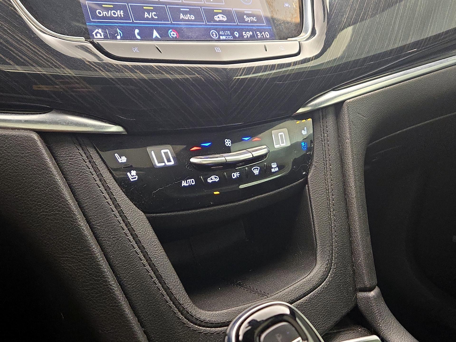 Thumbnail: 2021 Cadillac XT6 - 16