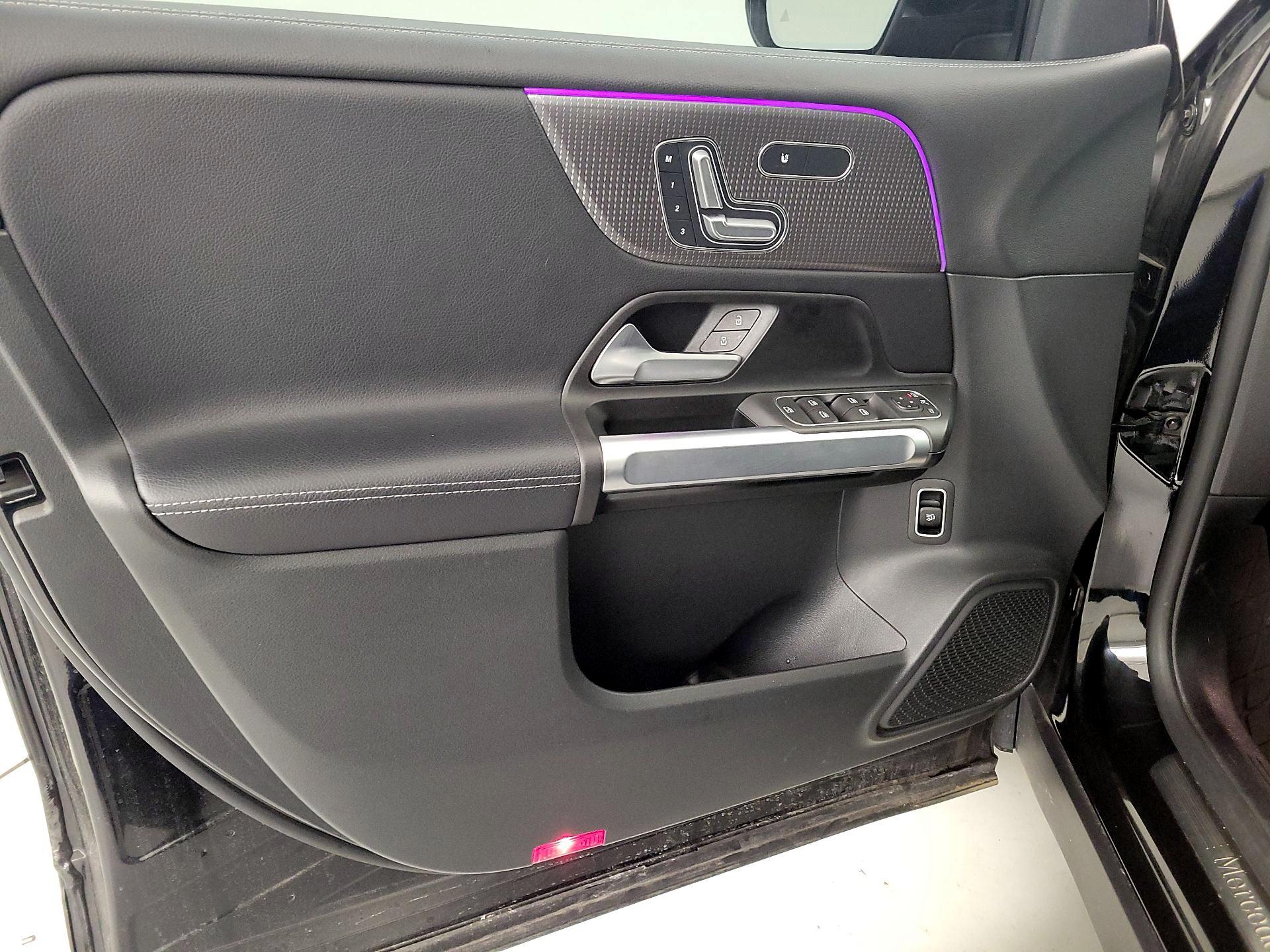 Thumbnail: 2023 Mercedes-Benz GLB - 12