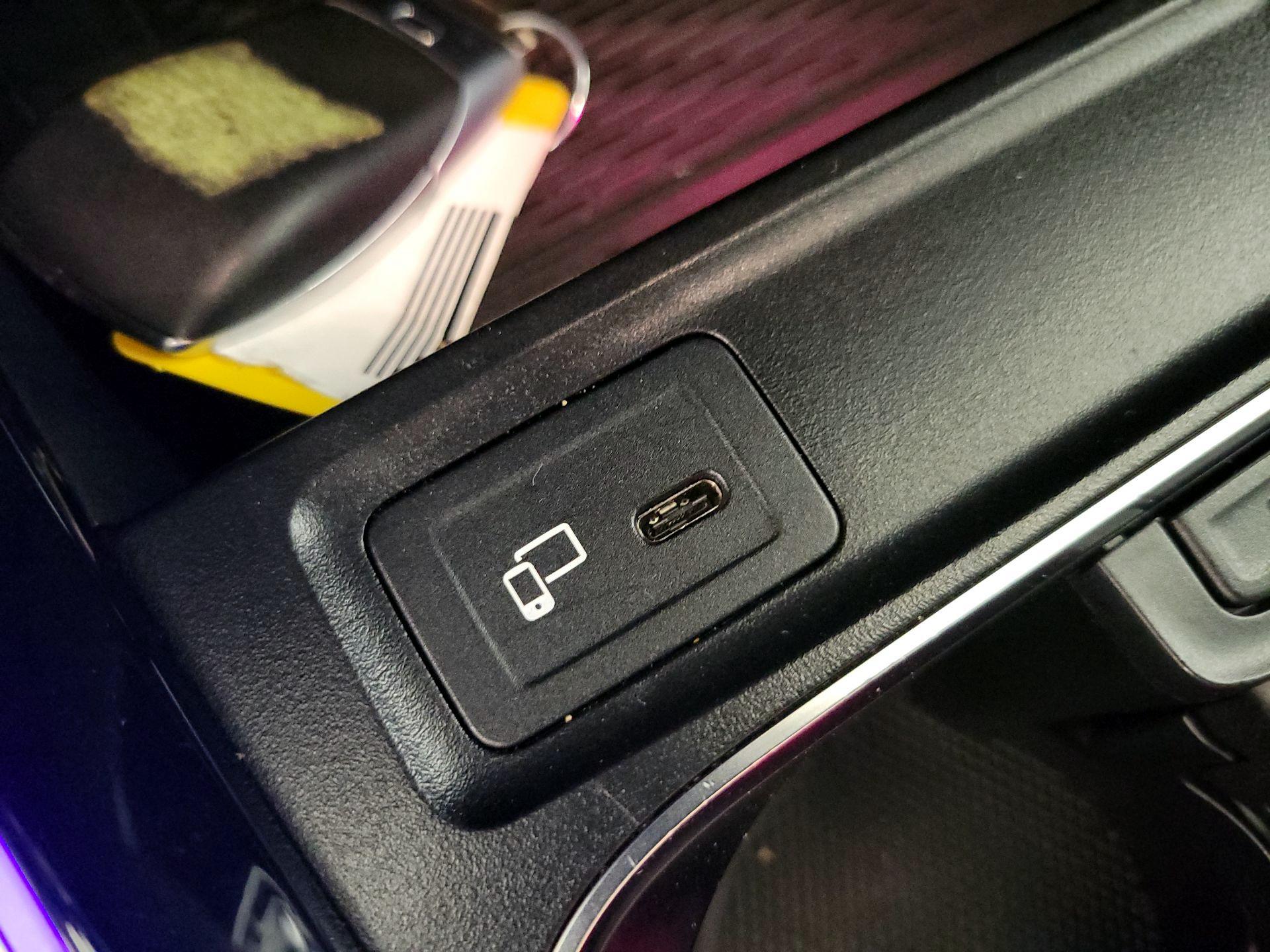 Thumbnail: 2023 Mercedes-Benz GLB - 18