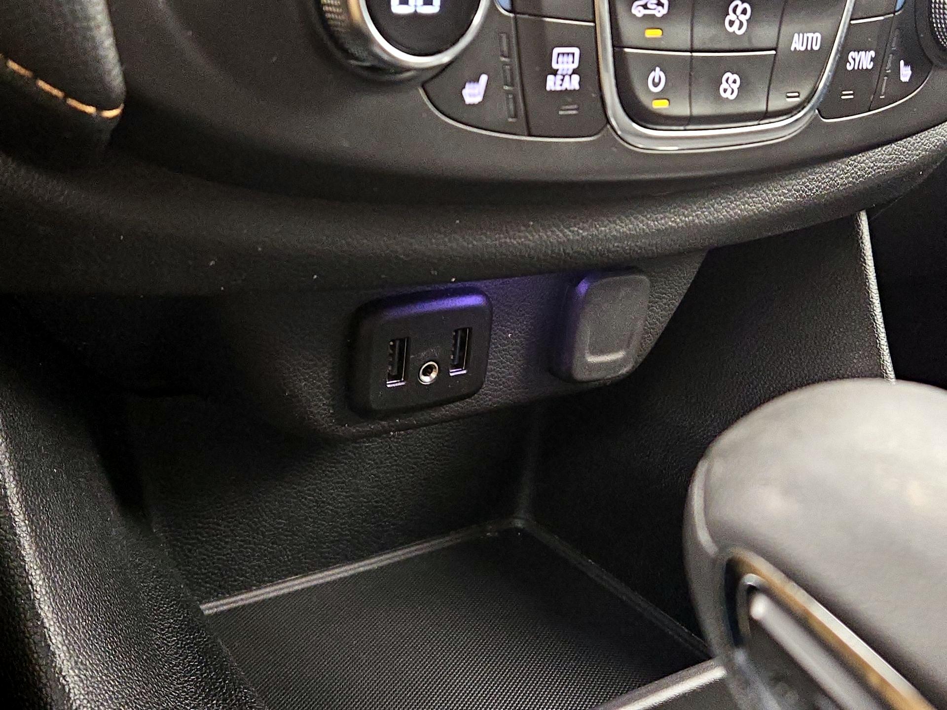 Thumbnail: 2021 Chevrolet Traverse - 18