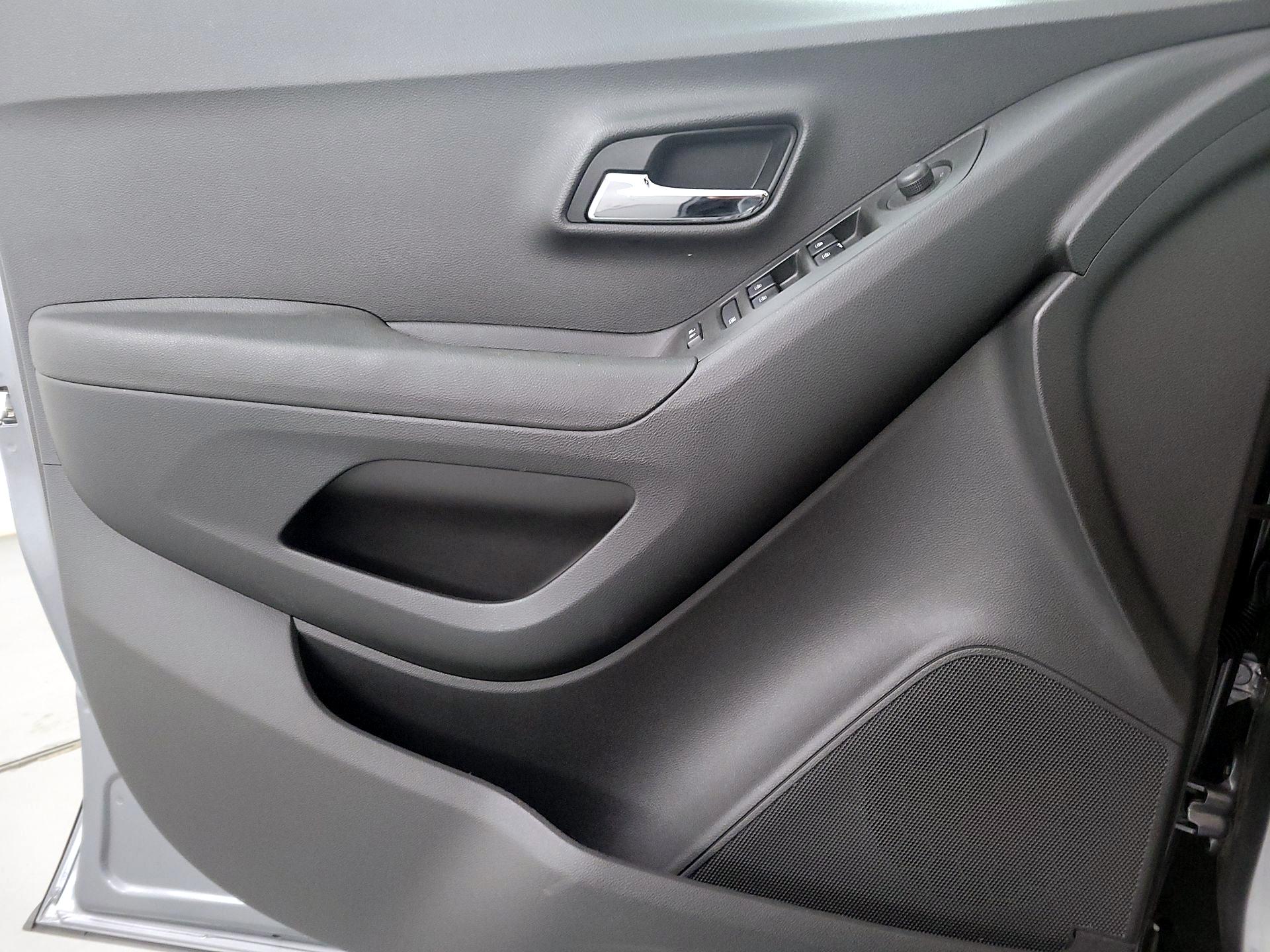 Thumbnail: 2020 Chevrolet Trax - 12
