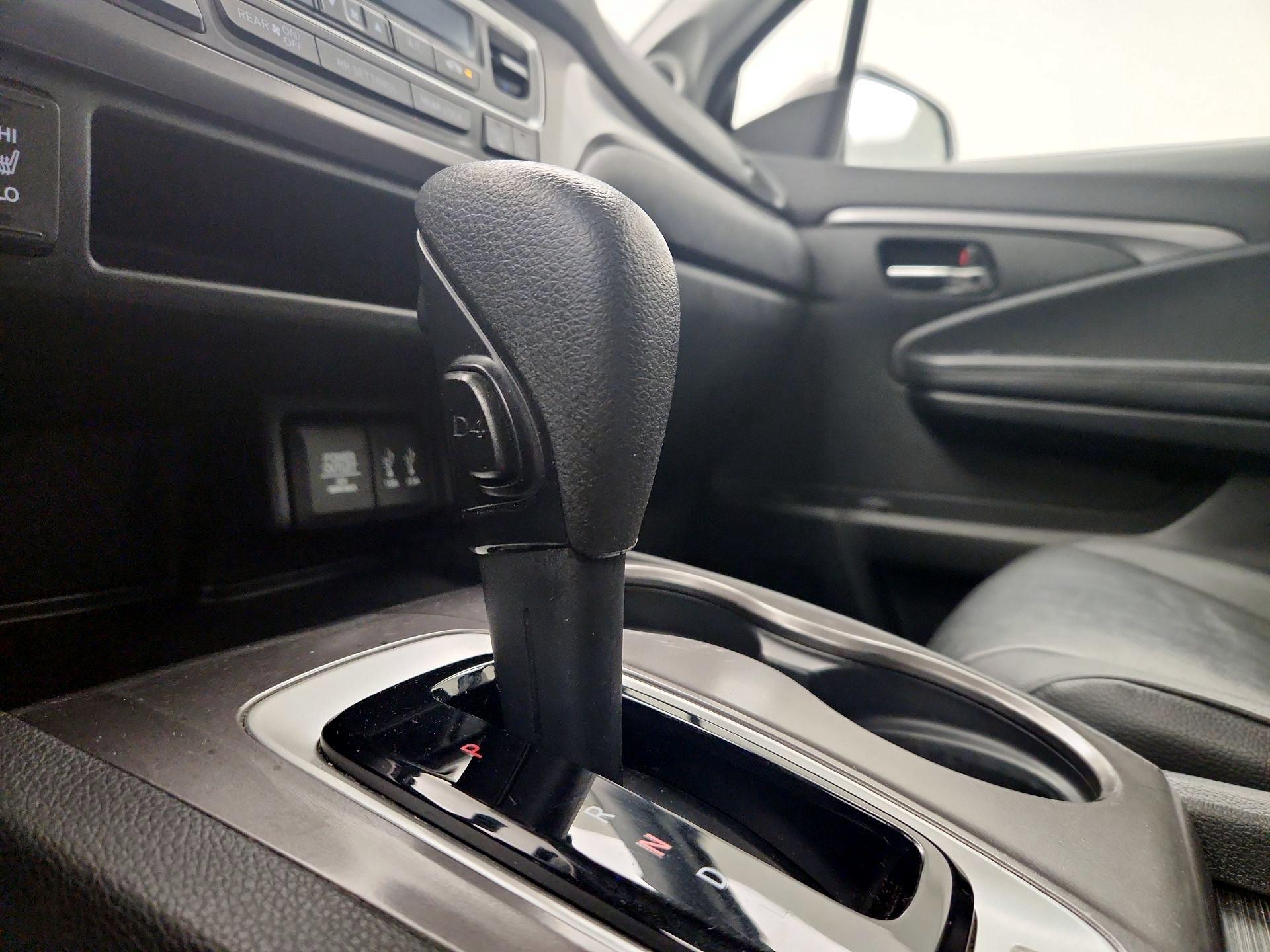 Thumbnail: 2016 Honda Pilot - 17