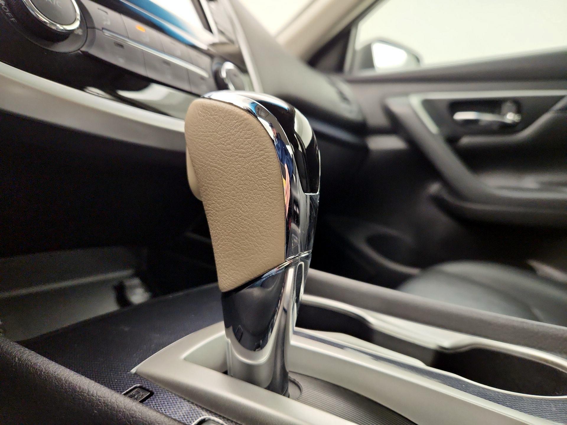 Thumbnail: 2018 Nissan Altima - 18