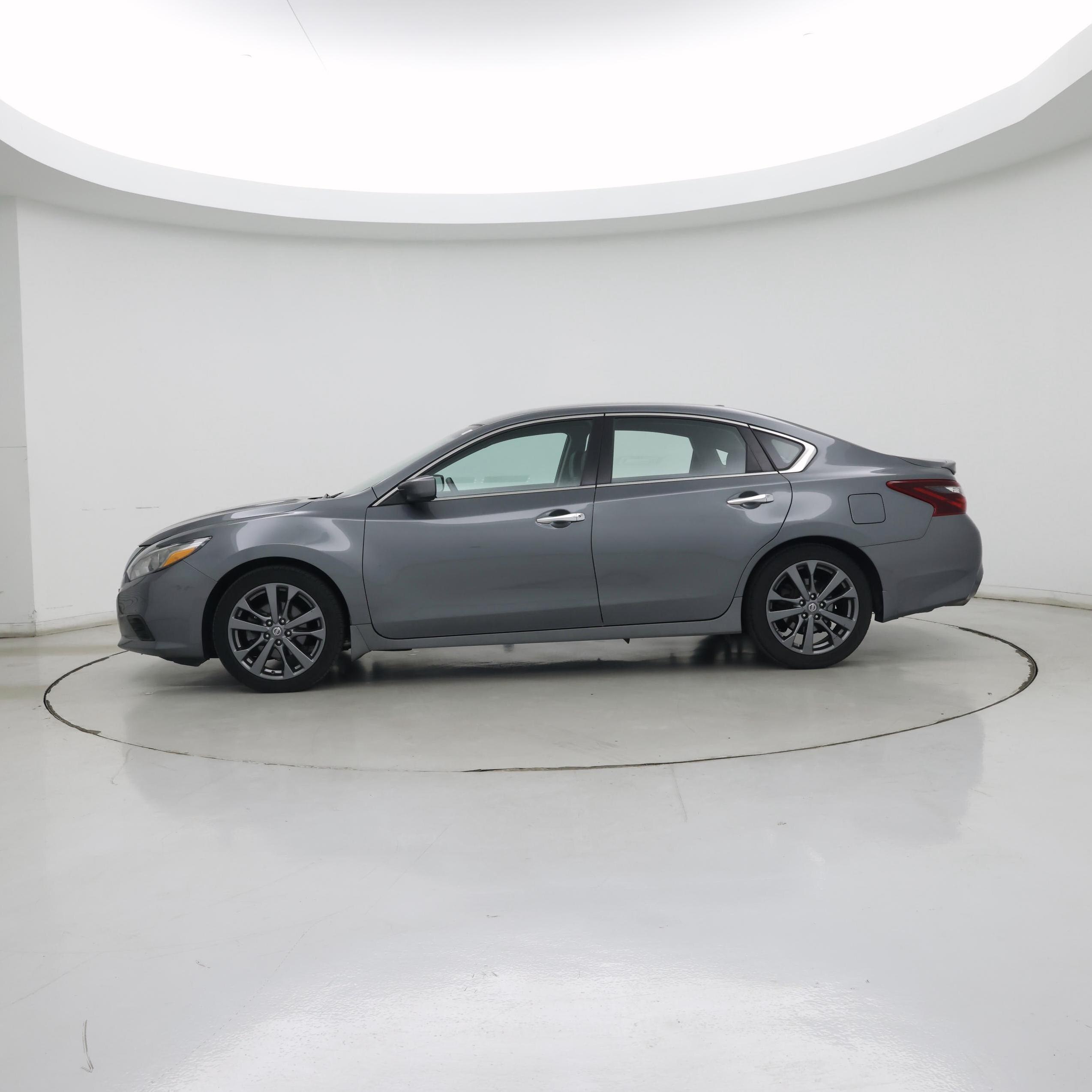 Thumbnail: 2018 Nissan Altima - 3