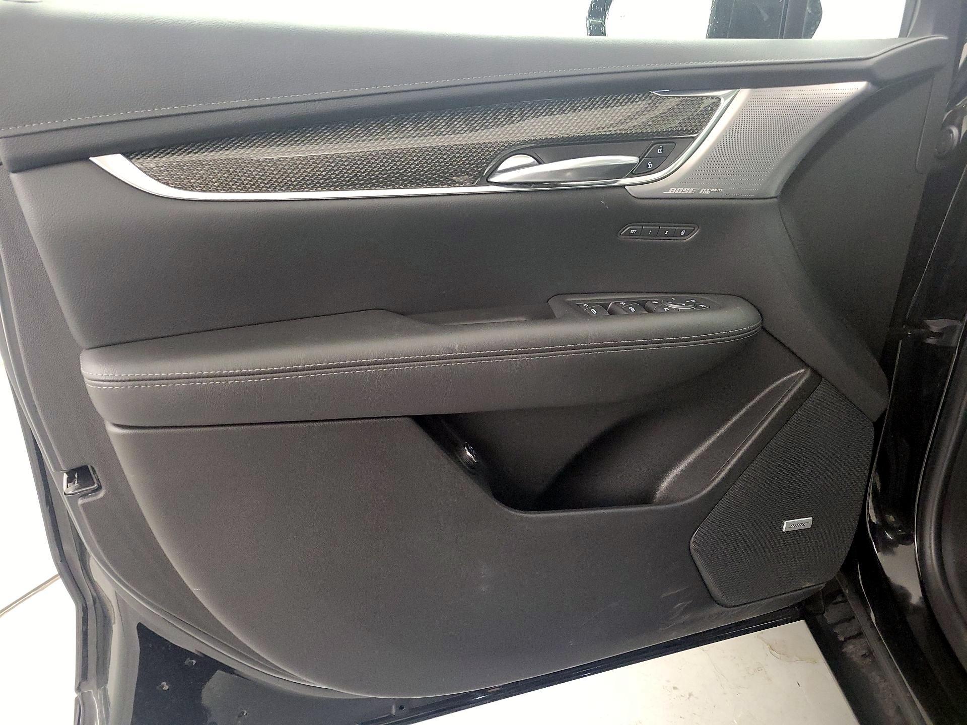 Thumbnail: 2021 Cadillac XT5 - 12