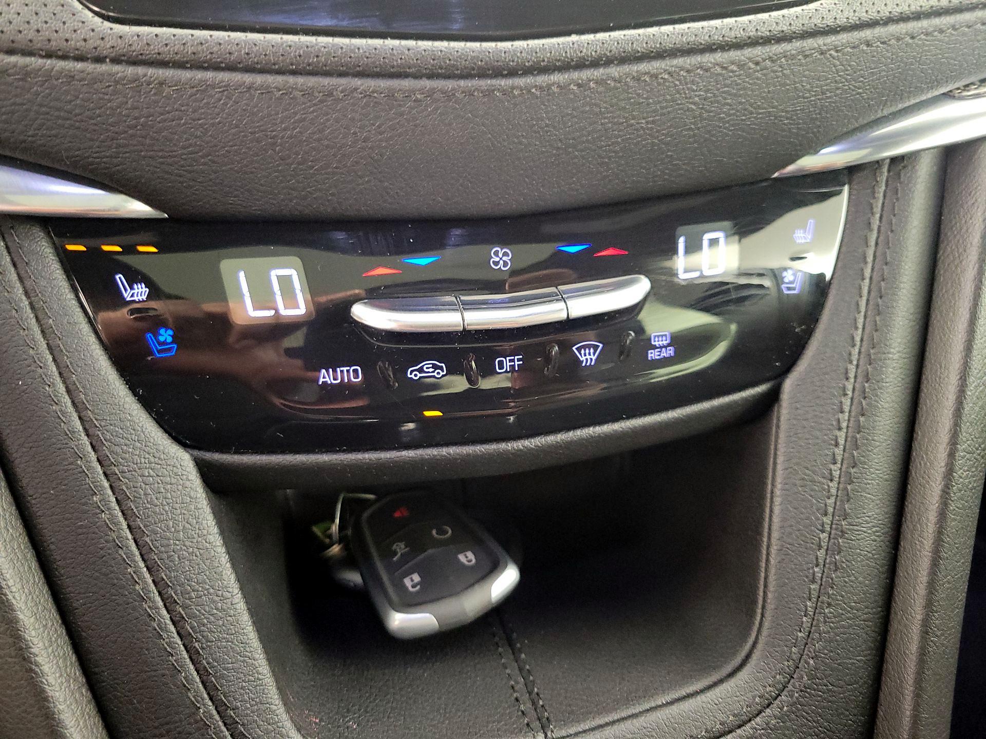 Thumbnail: 2021 Cadillac XT5 - 17