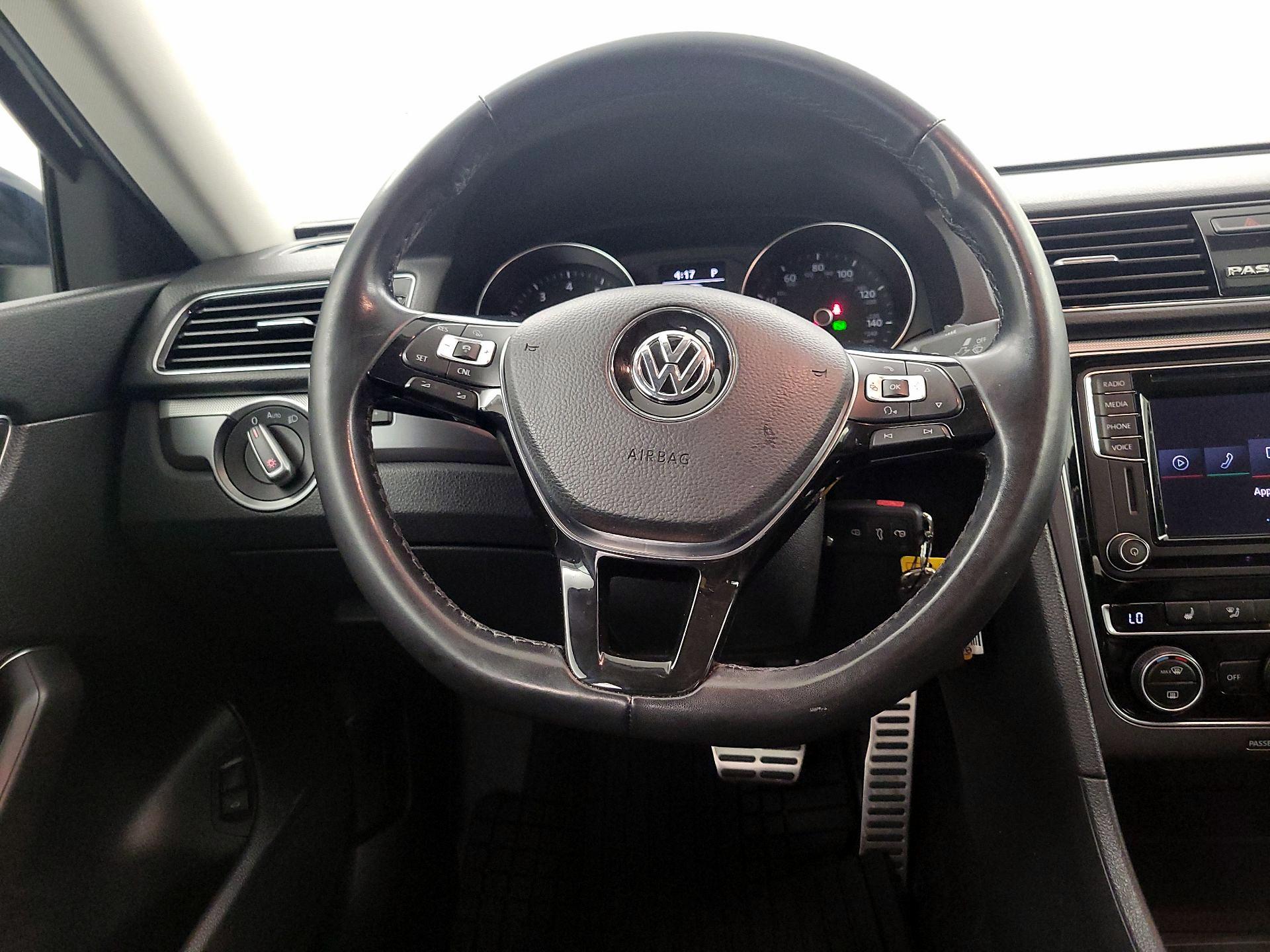 Thumbnail: 2018 Volkswagen Passat - 10