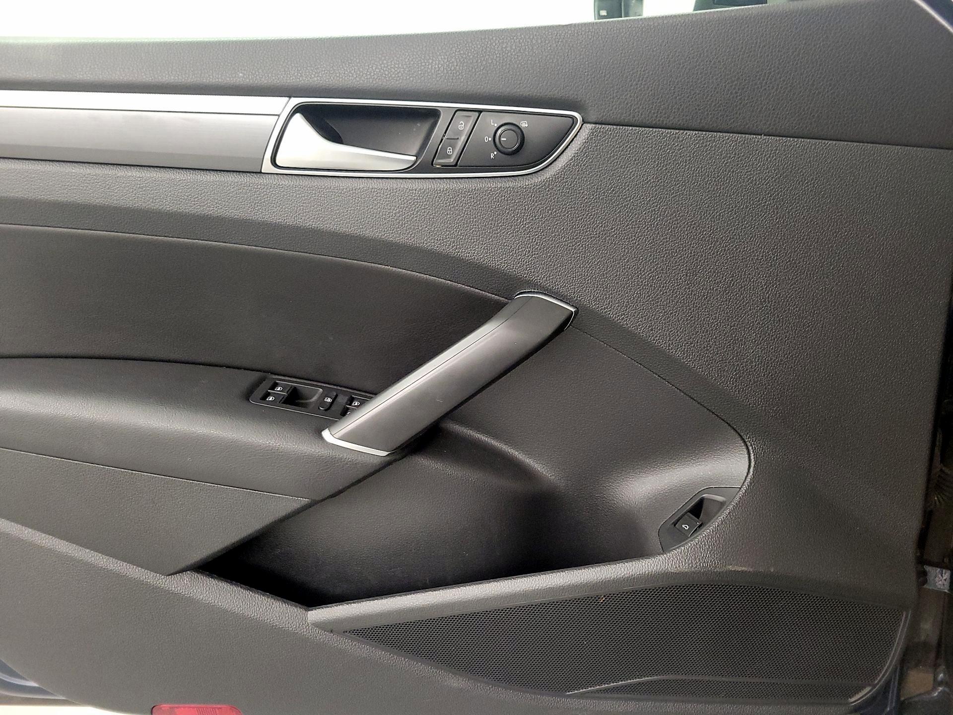 Thumbnail: 2018 Volkswagen Passat - 12