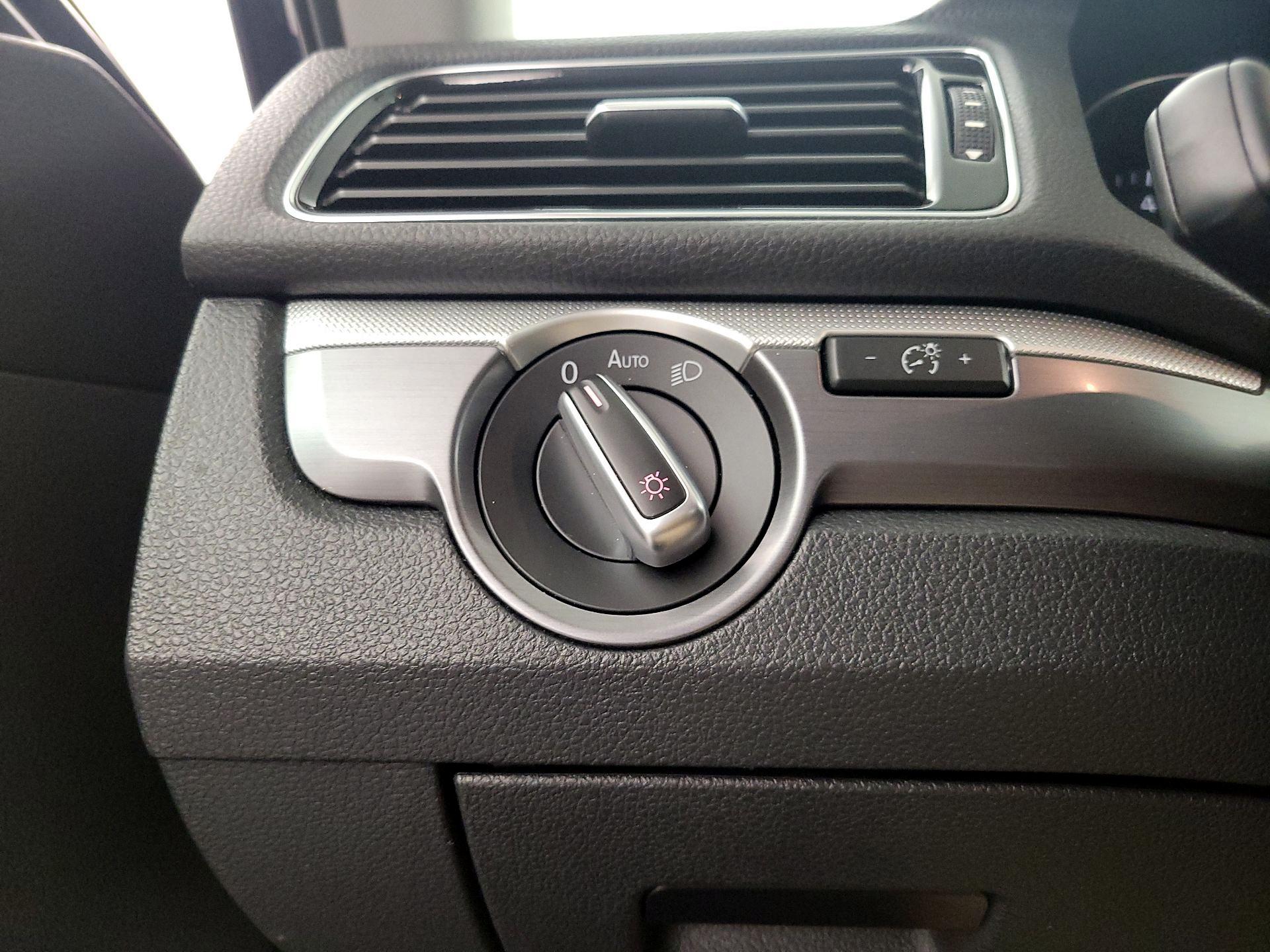 Thumbnail: 2018 Volkswagen Passat - 13