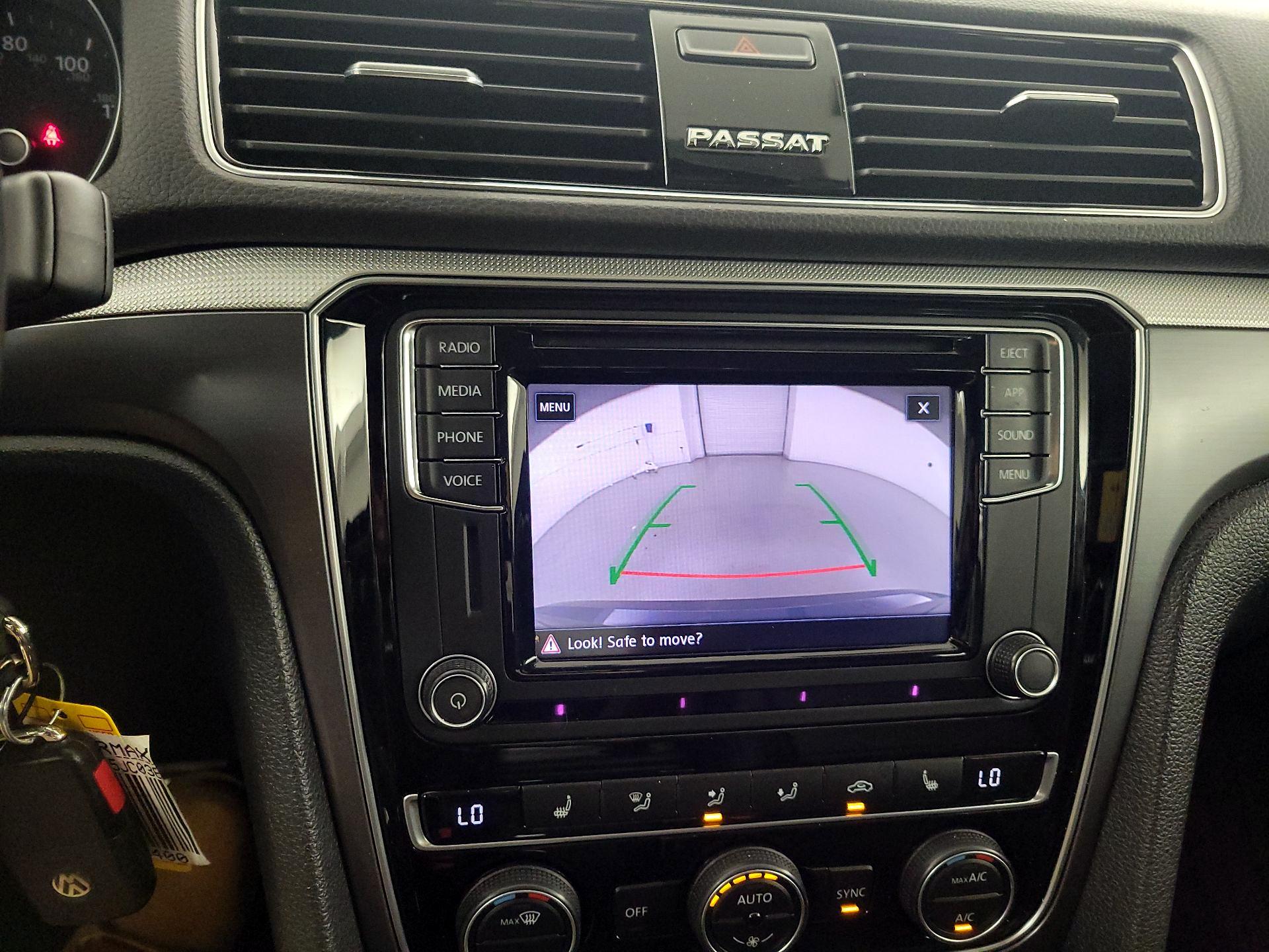 Thumbnail: 2018 Volkswagen Passat - 14