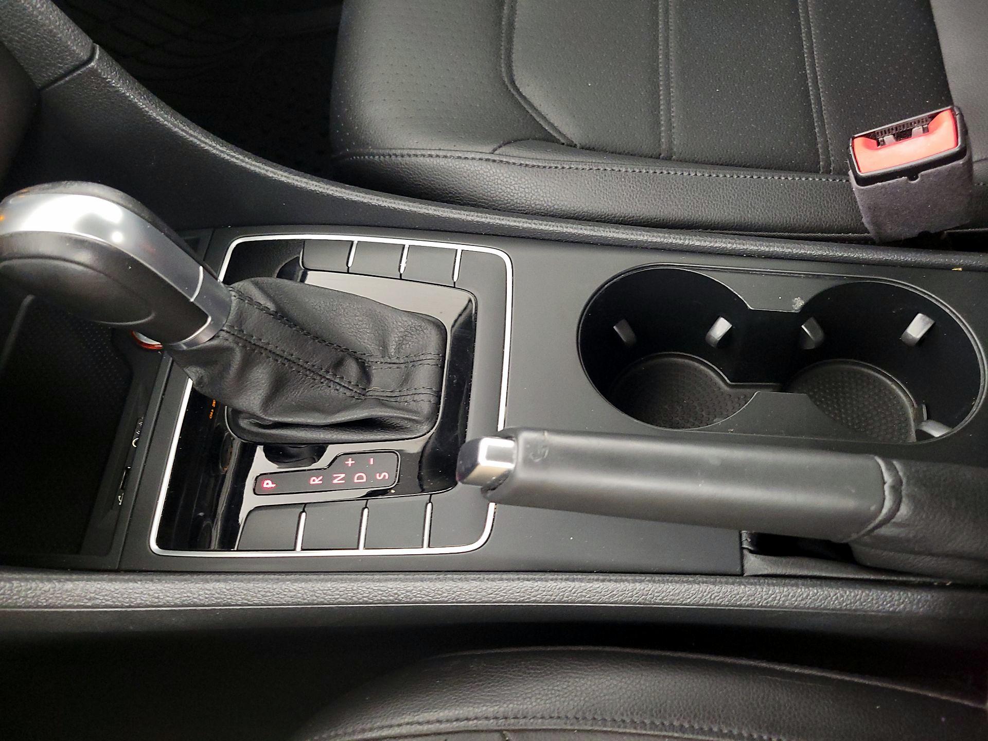 Thumbnail: 2018 Volkswagen Passat - 17