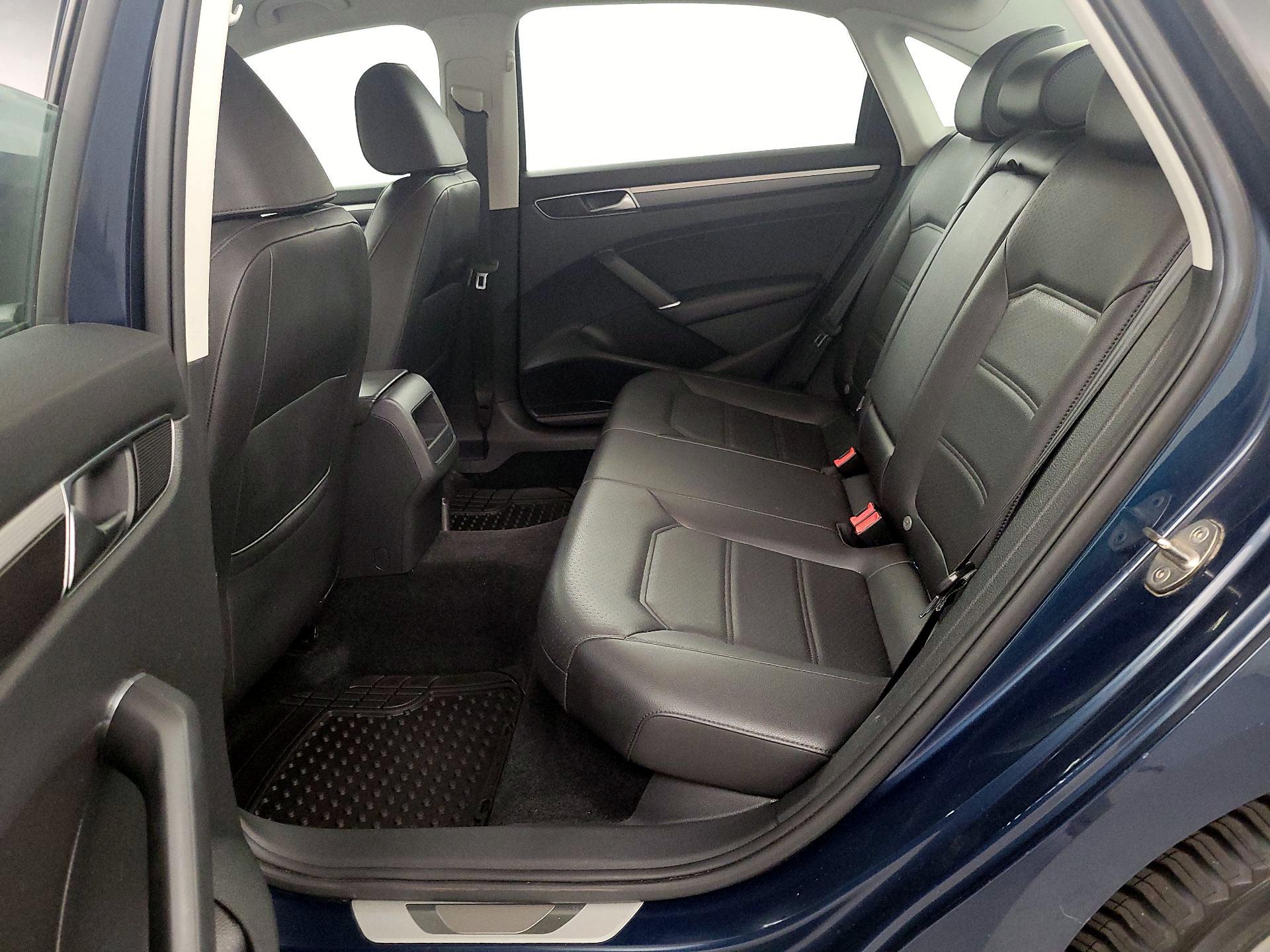 Thumbnail: 2018 Volkswagen Passat - 19