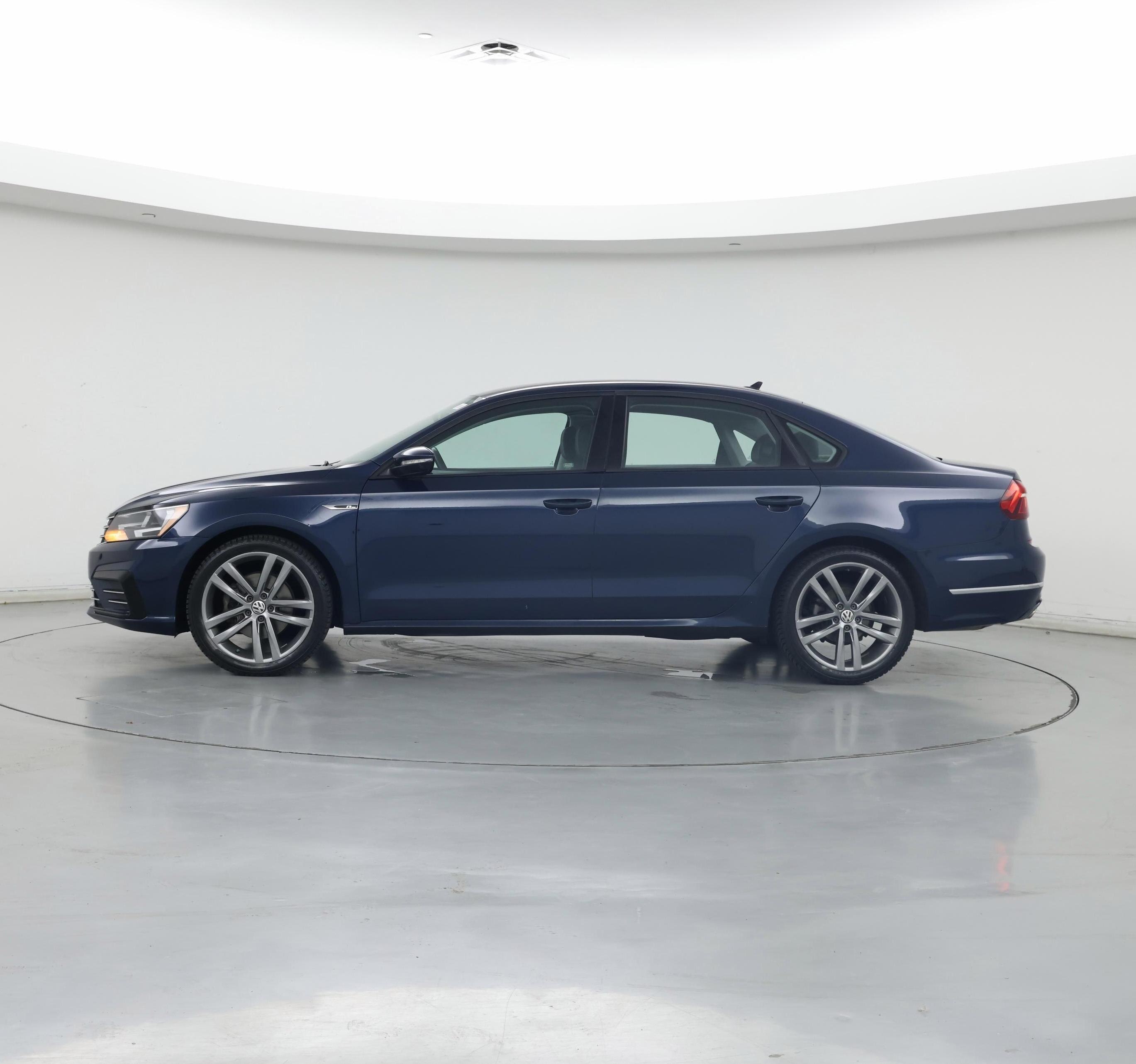 Thumbnail: 2018 Volkswagen Passat - 3