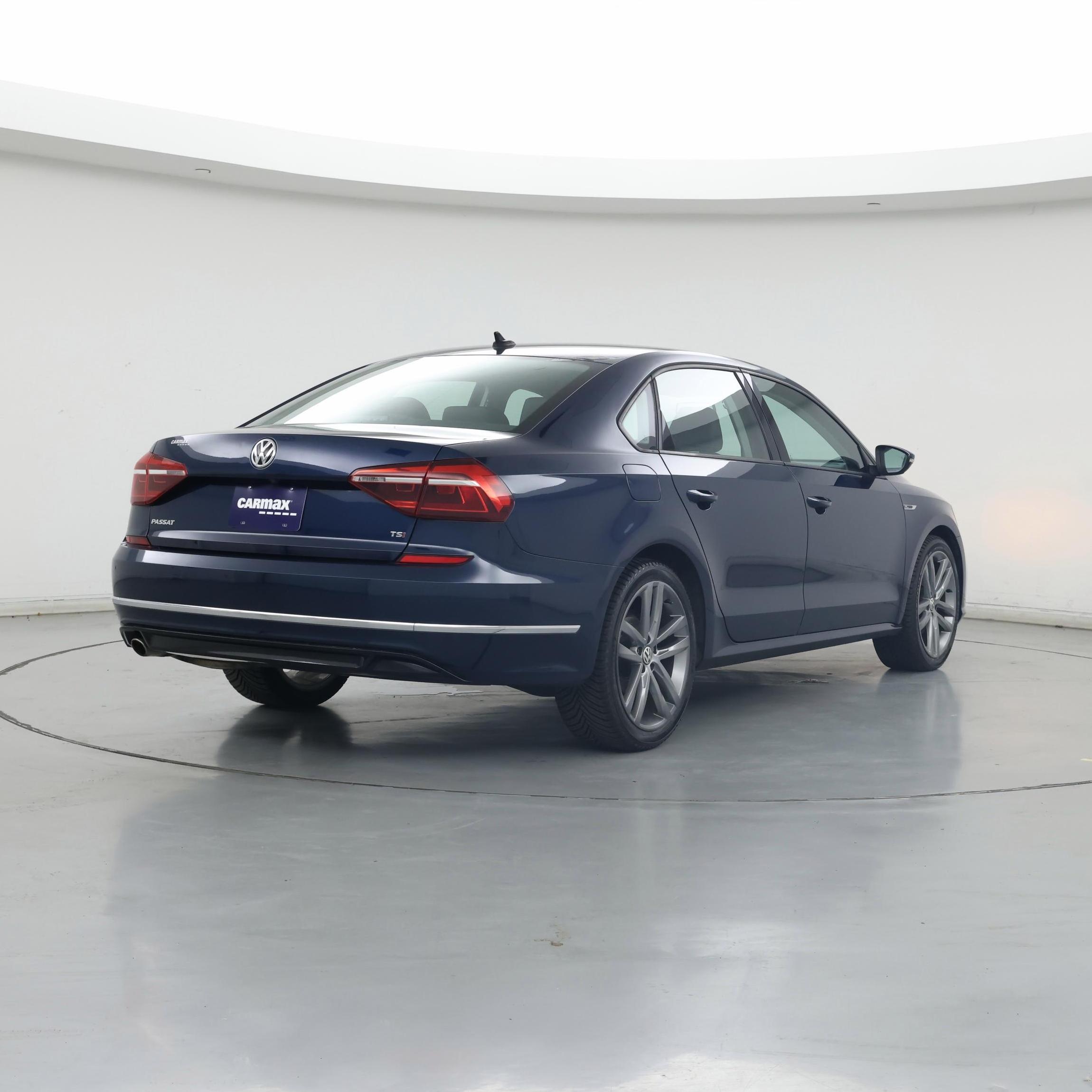 Thumbnail: 2018 Volkswagen Passat - 8