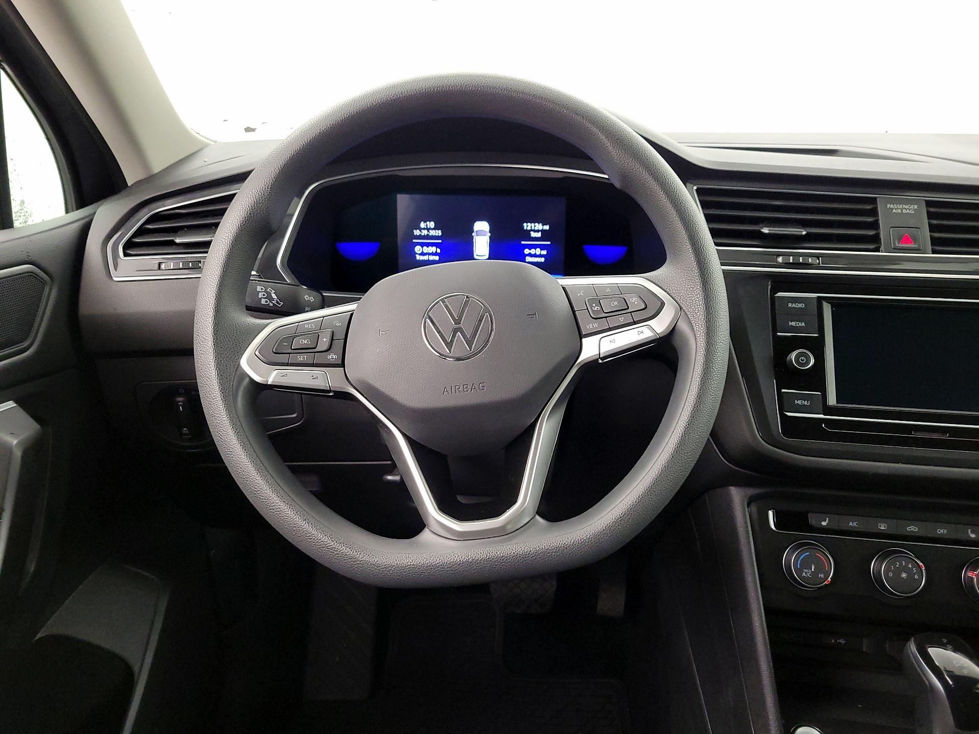 Thumbnail: 2022 Volkswagen Tiguan - 10