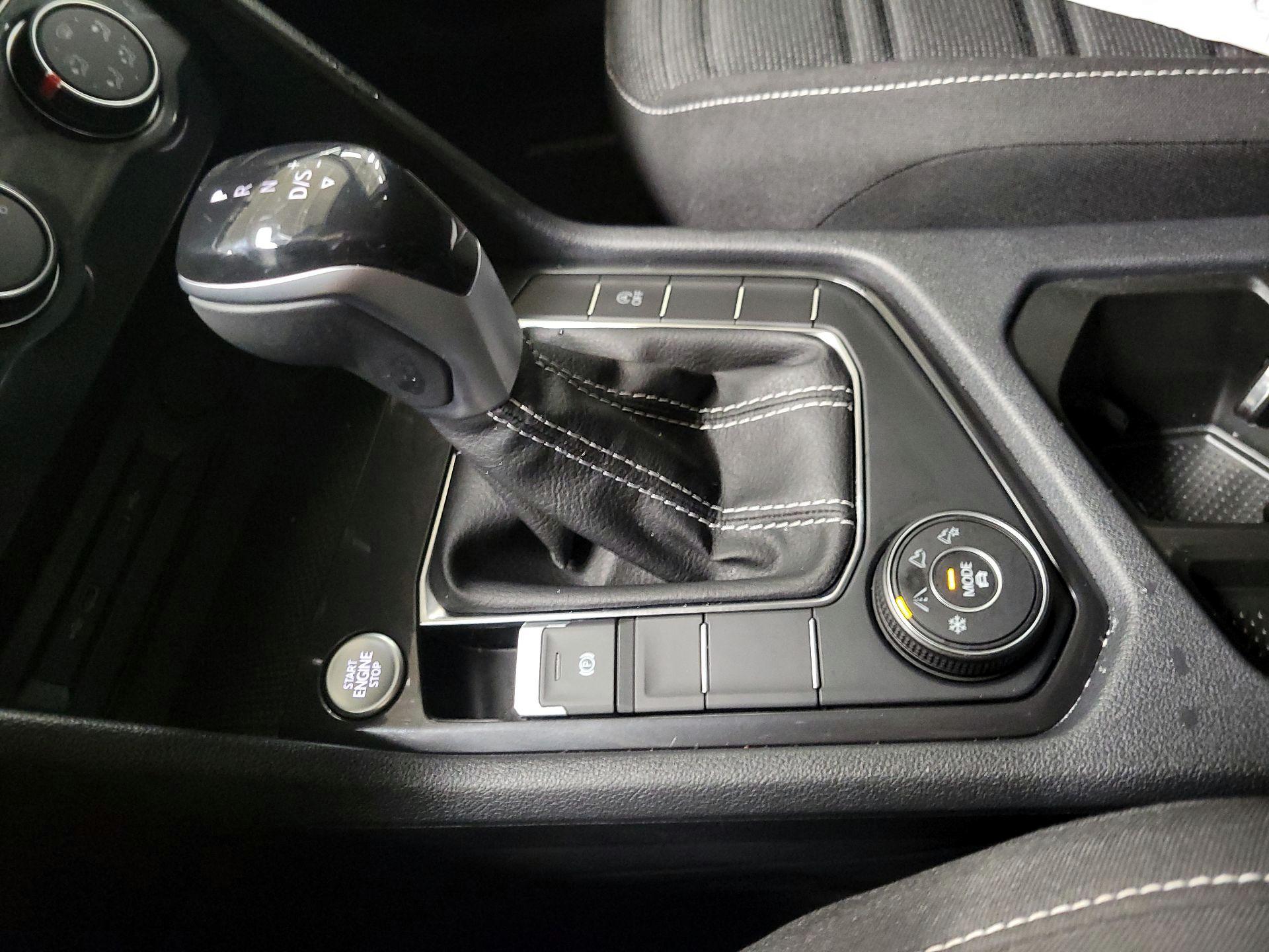 Thumbnail: 2022 Volkswagen Tiguan - 17