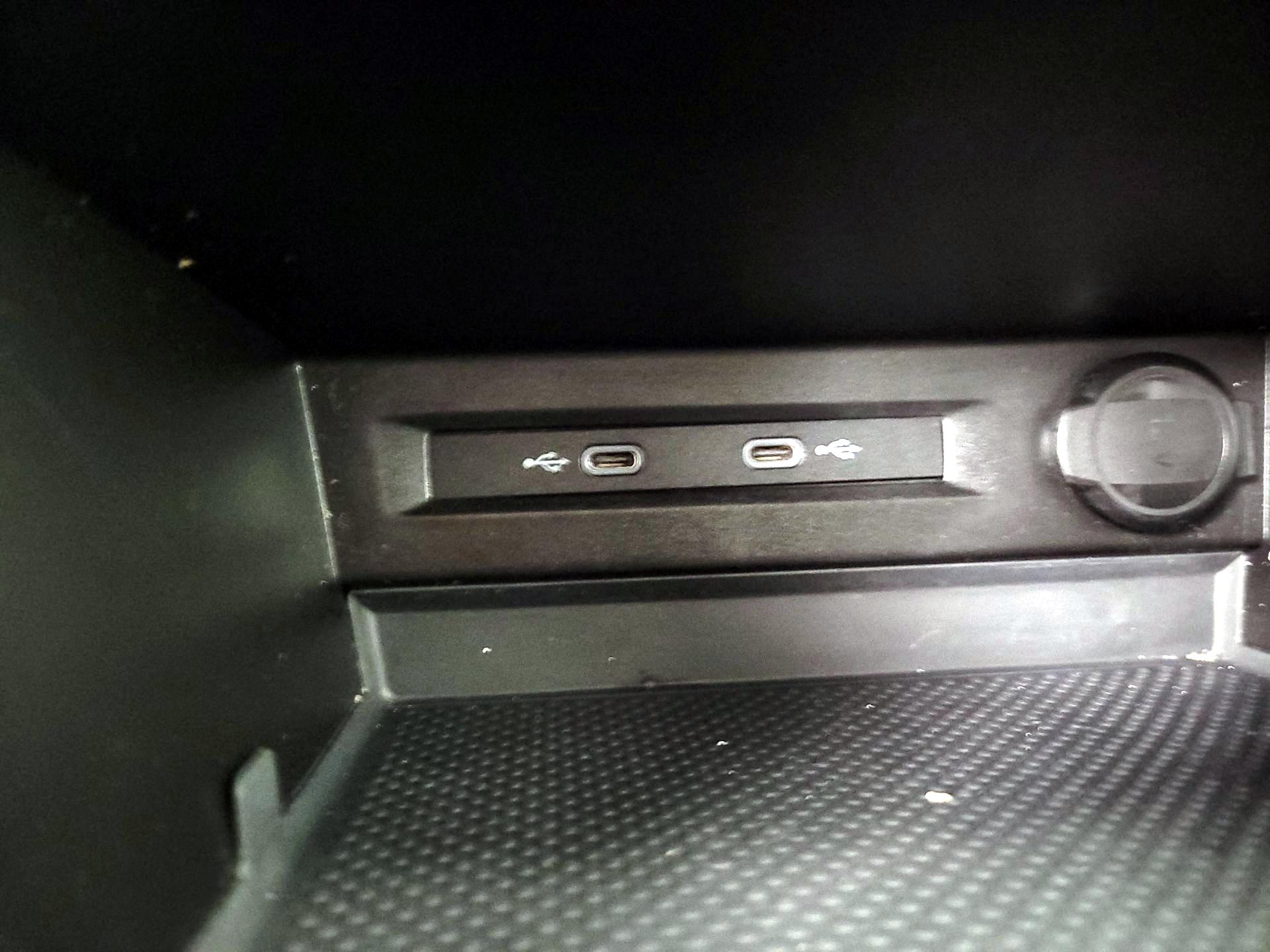 Thumbnail: 2022 Volkswagen Tiguan - 18