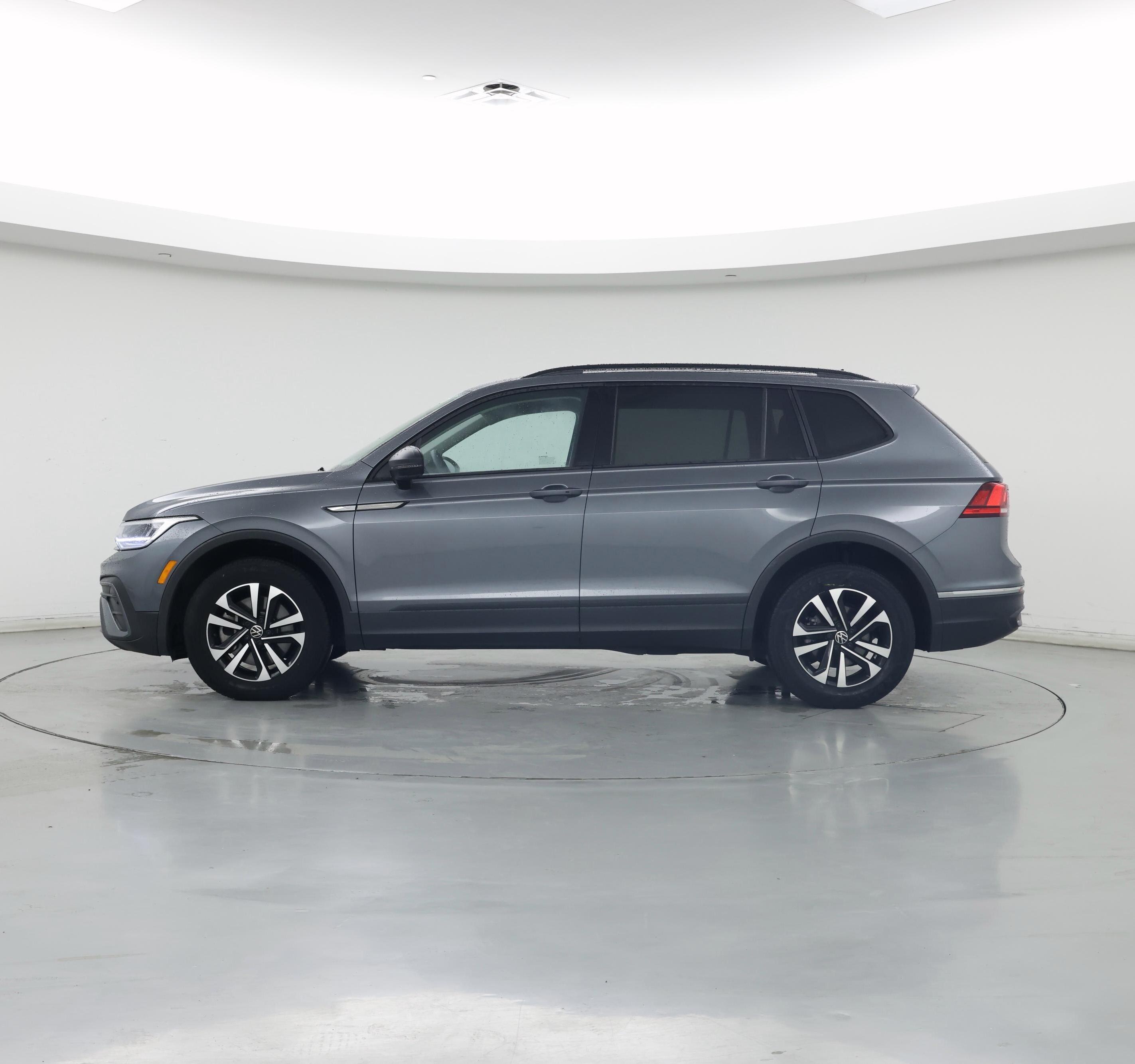 Thumbnail: 2022 Volkswagen Tiguan - 3