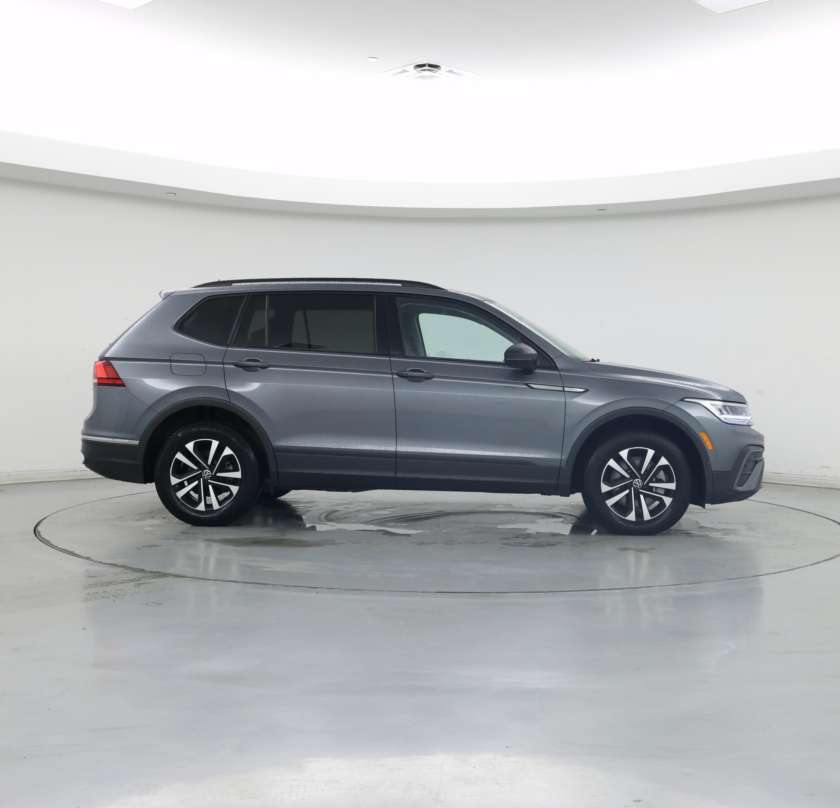 Thumbnail: 2022 Volkswagen Tiguan - 7