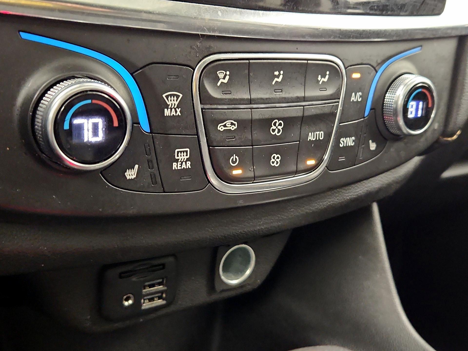 Thumbnail: 2021 Chevrolet Traverse - 17