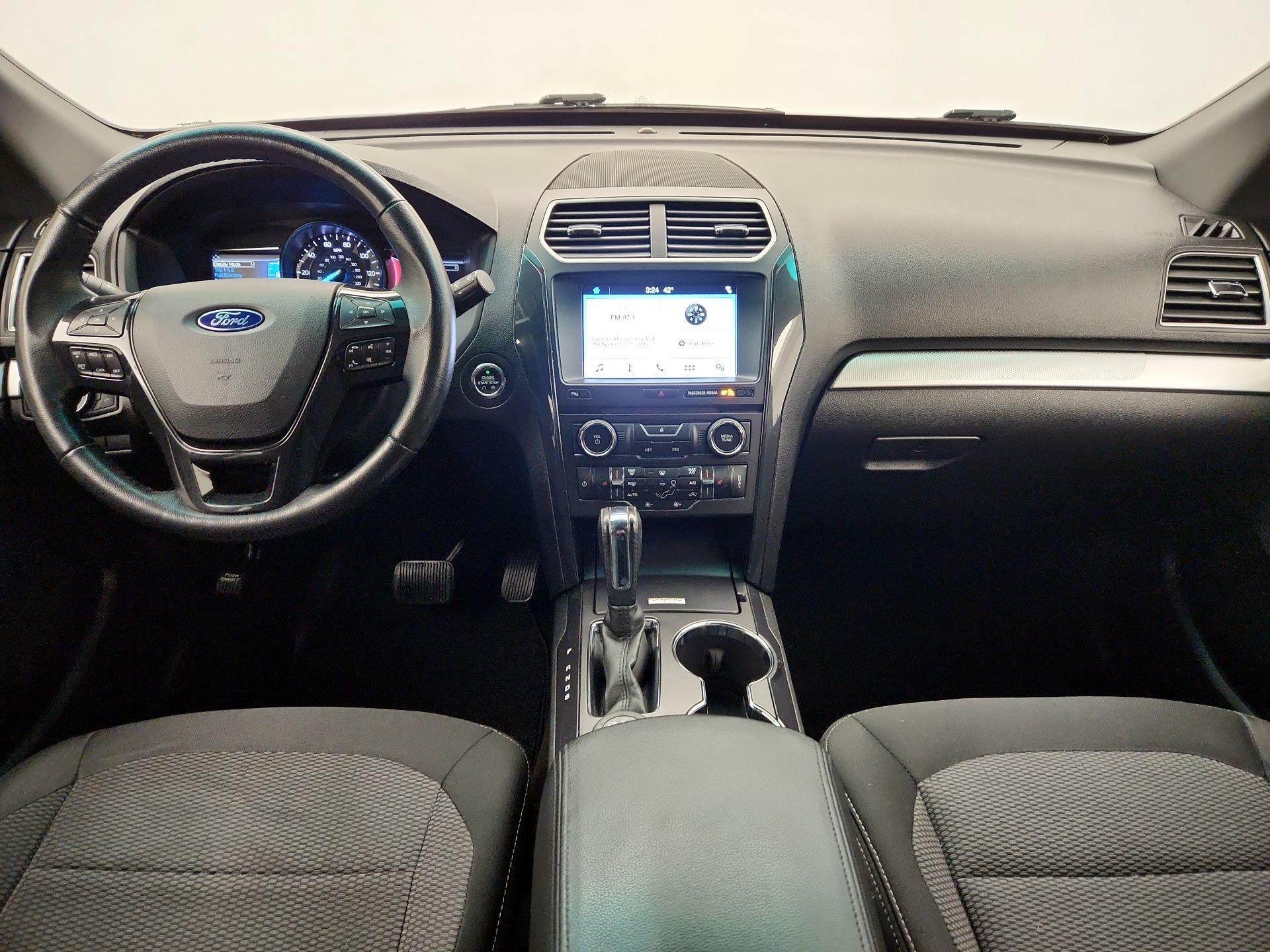 Thumbnail: 2017 Ford Explorer - 9