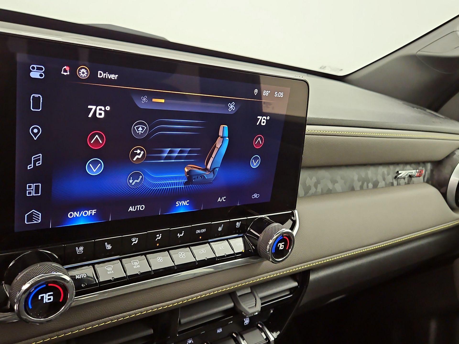 Thumbnail: 2025 Chevrolet Colorado - 16