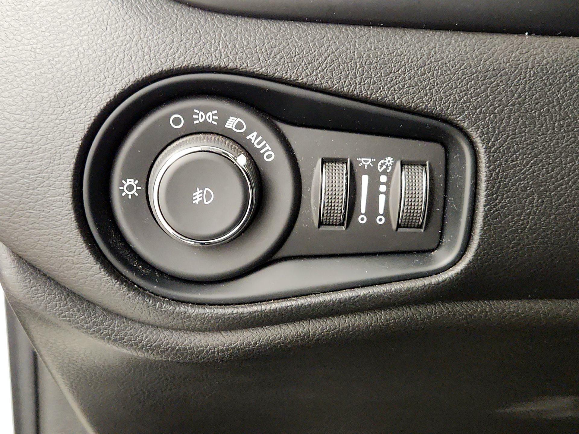 Thumbnail: 2021 Jeep Renegade - 13