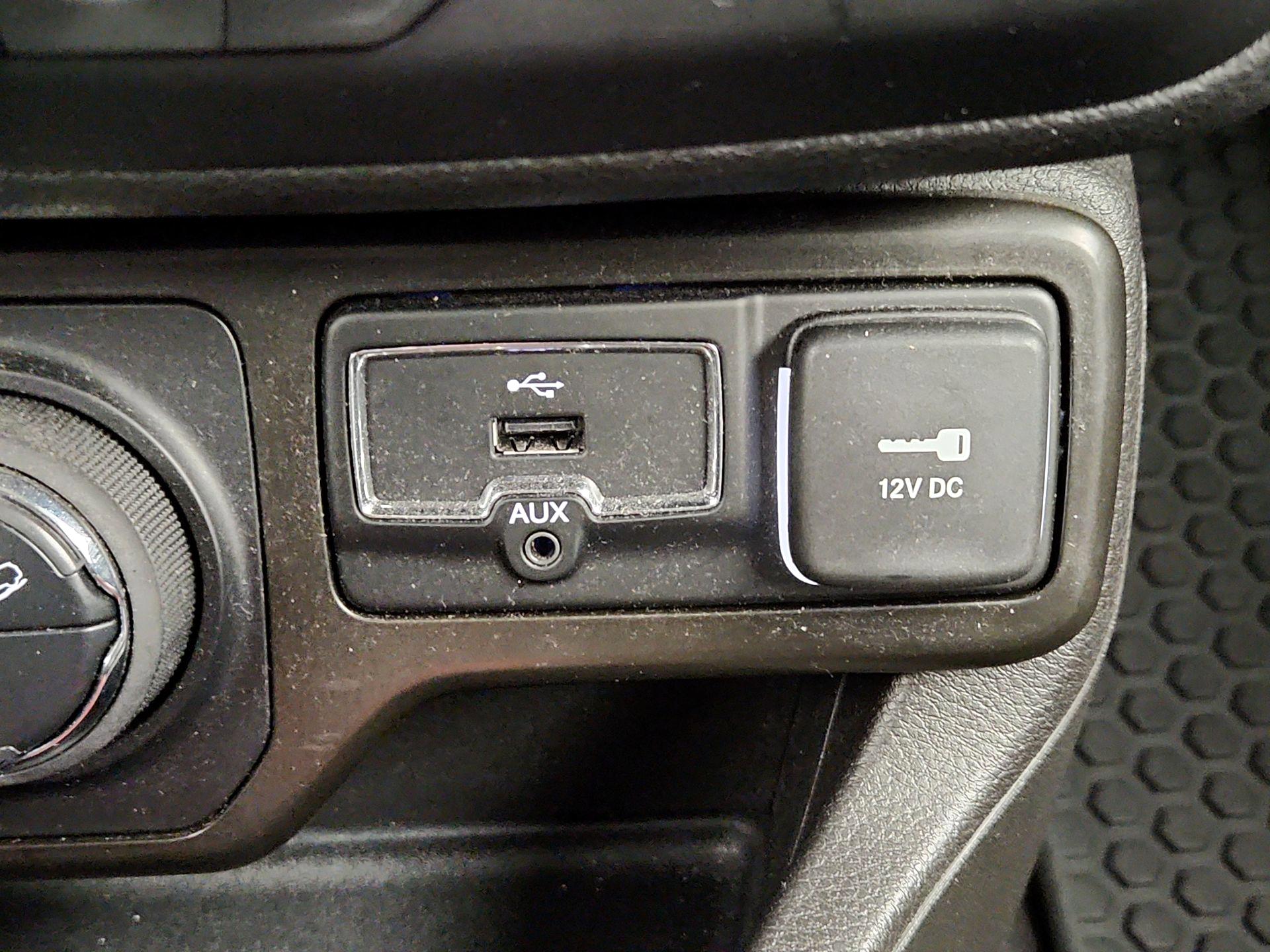 Thumbnail: 2021 Jeep Renegade - 19