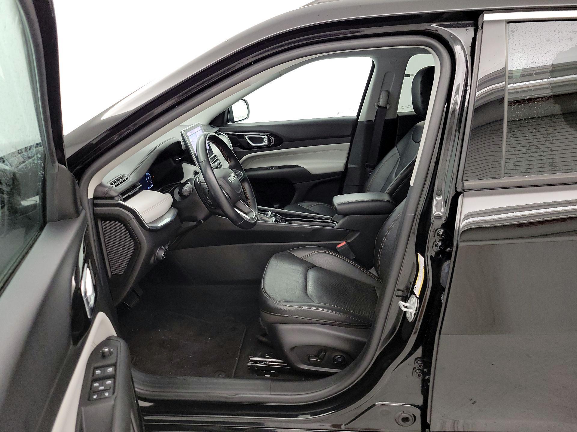 Thumbnail: 2022 Jeep Compass - 11