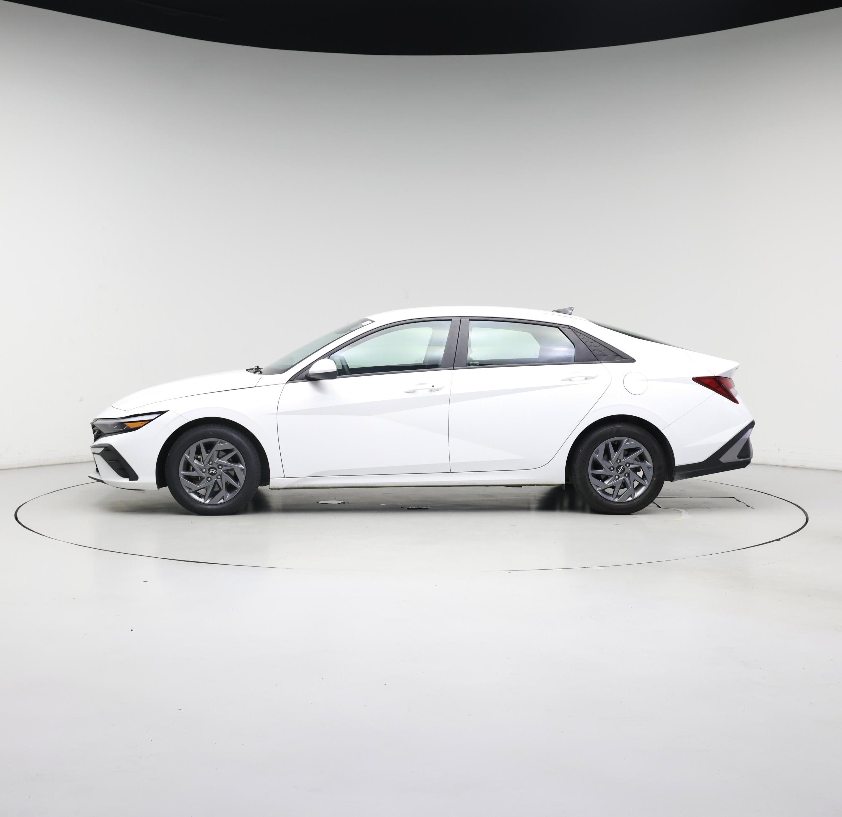 Thumbnail: 2024 Hyundai Elantra - 3