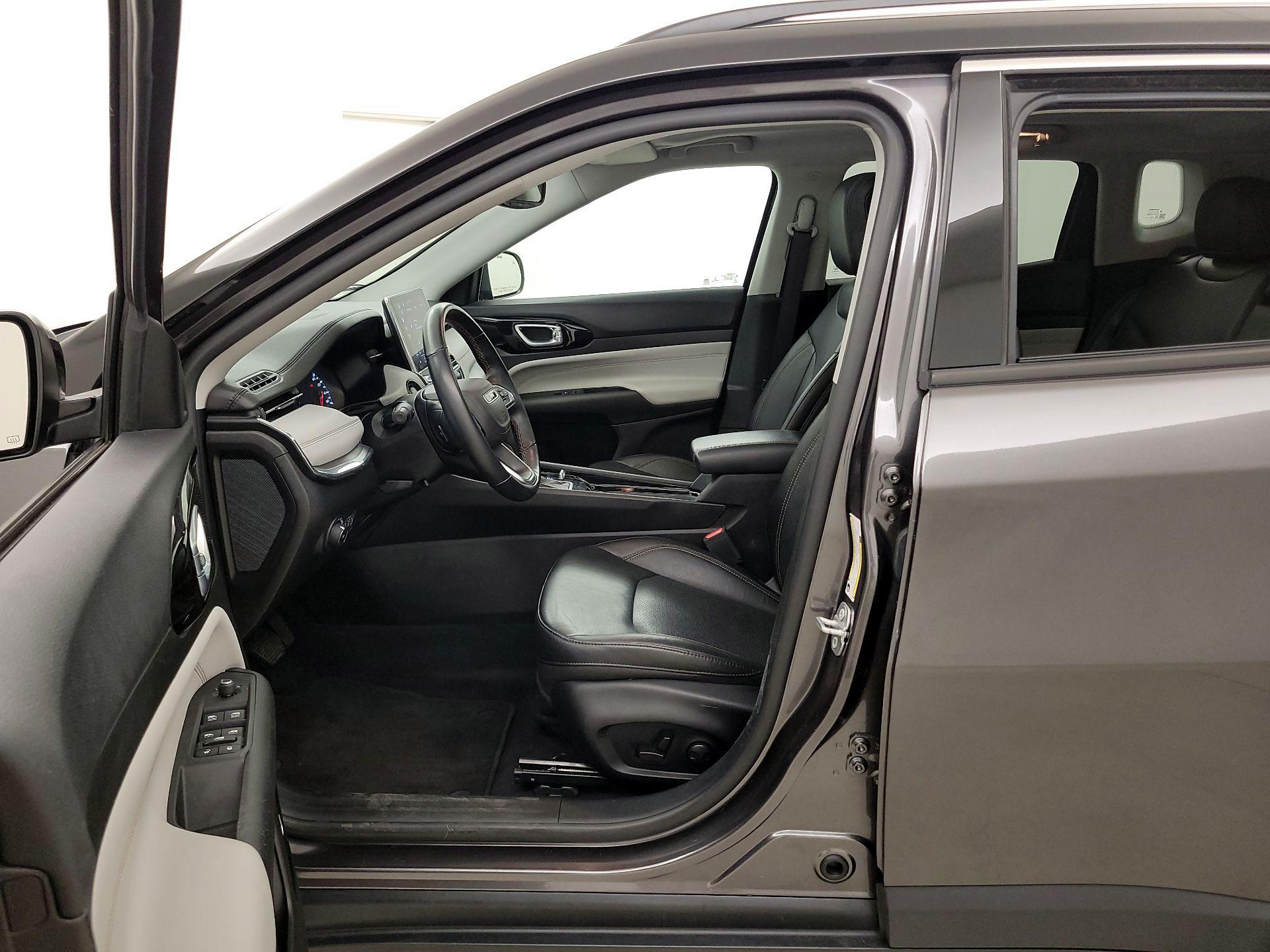 Thumbnail: 2022 Jeep Compass - 11