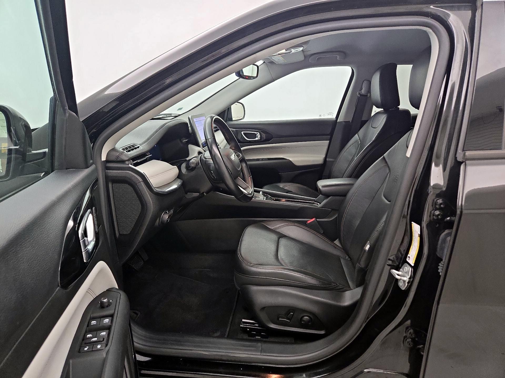 Thumbnail: 2022 Jeep Compass - 11