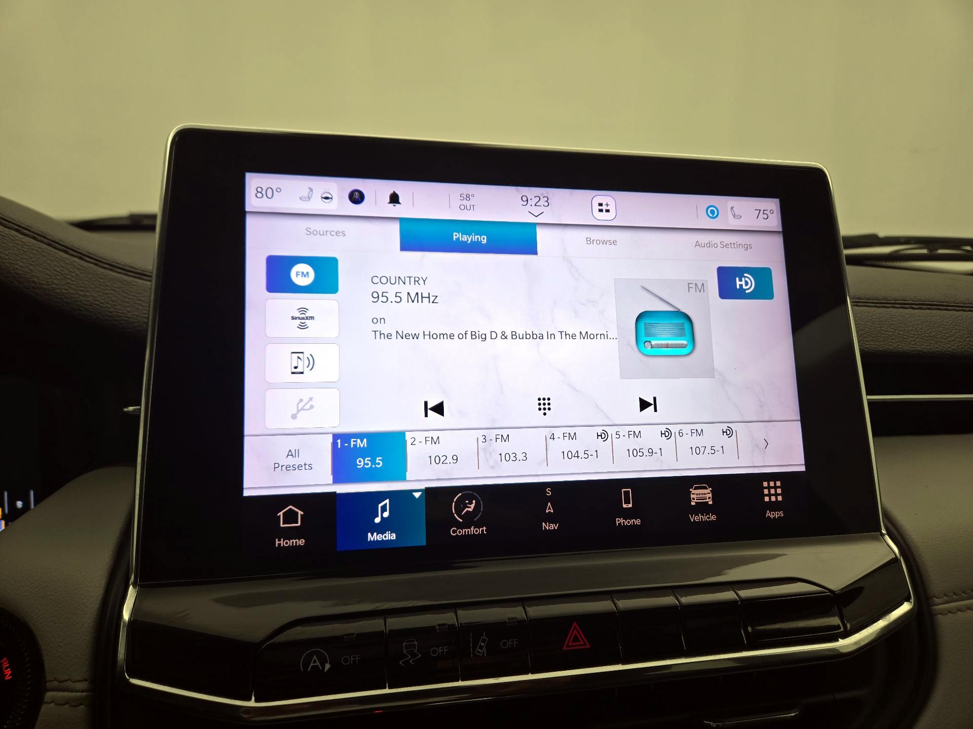 Thumbnail: 2022 Jeep Compass - 16