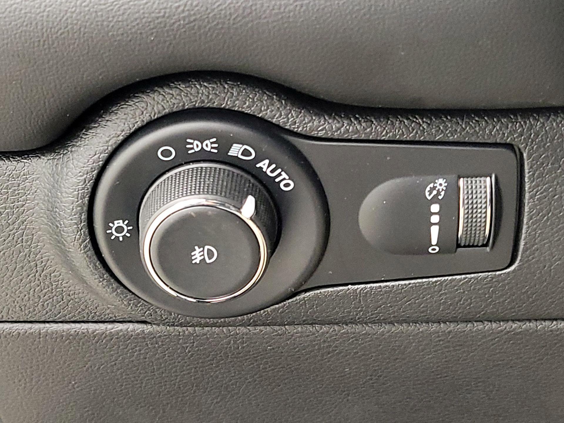 Thumbnail: 2022 Dodge Durango - 13