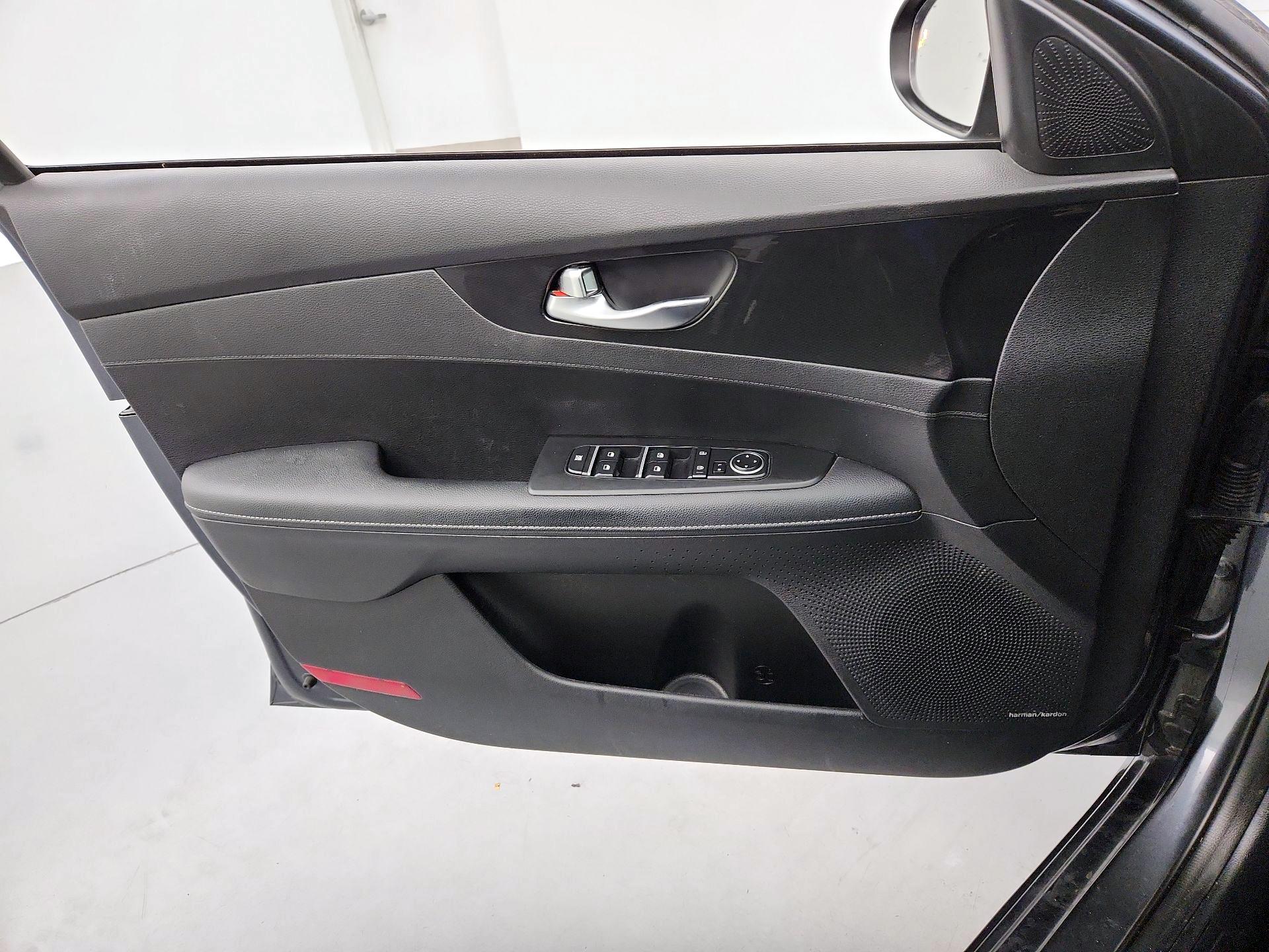 Thumbnail: 2022 Kia Forte - 12