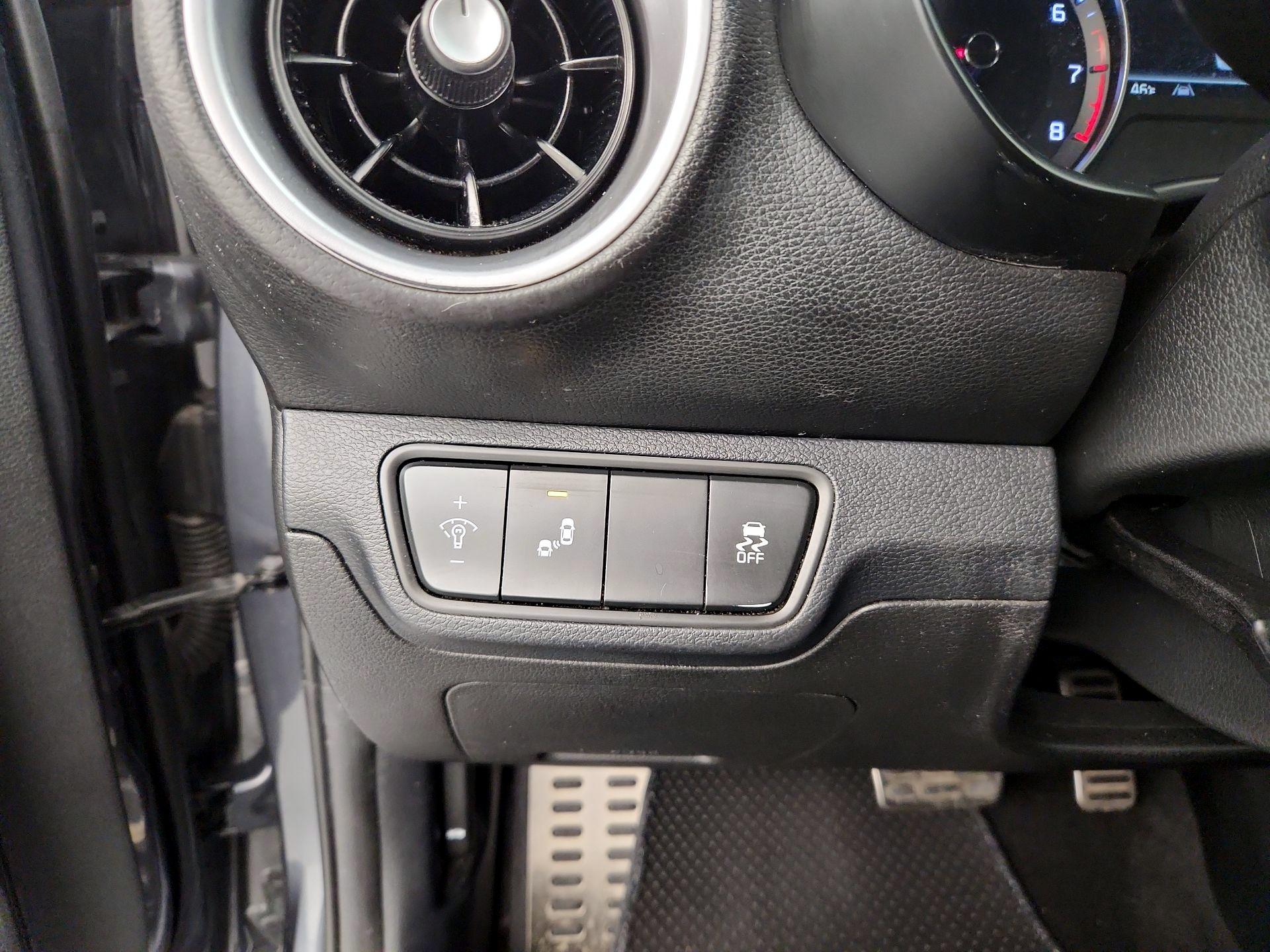 Thumbnail: 2022 Kia Forte - 13