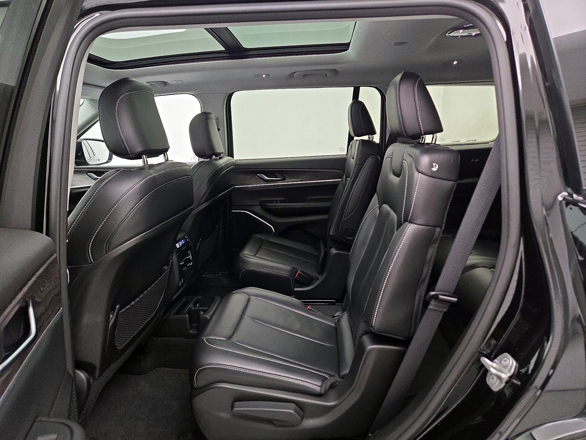 Thumbnail: 2022 Jeep Grand Cherokee L - 20