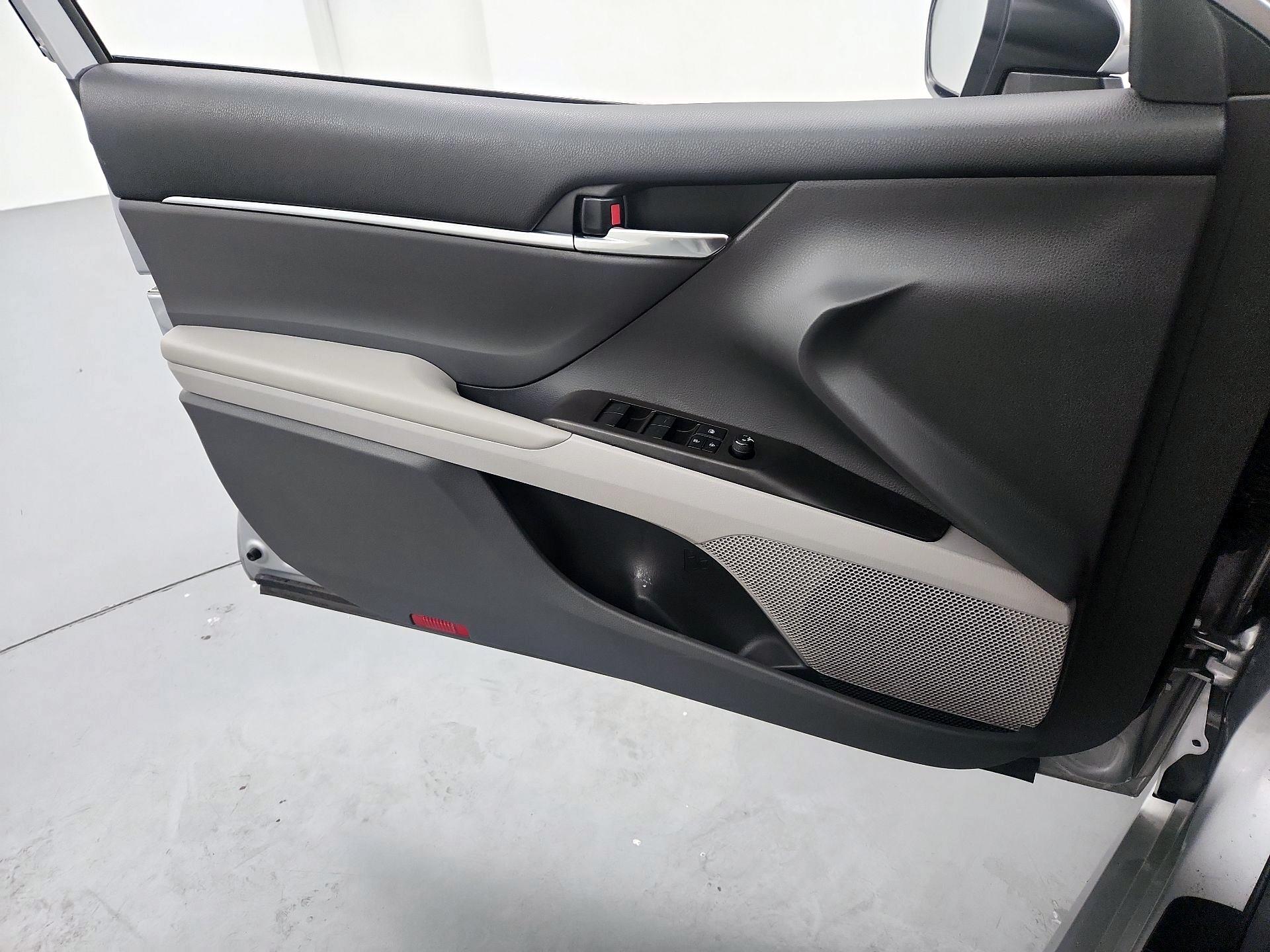 Thumbnail: 2022 Toyota Camry - 12