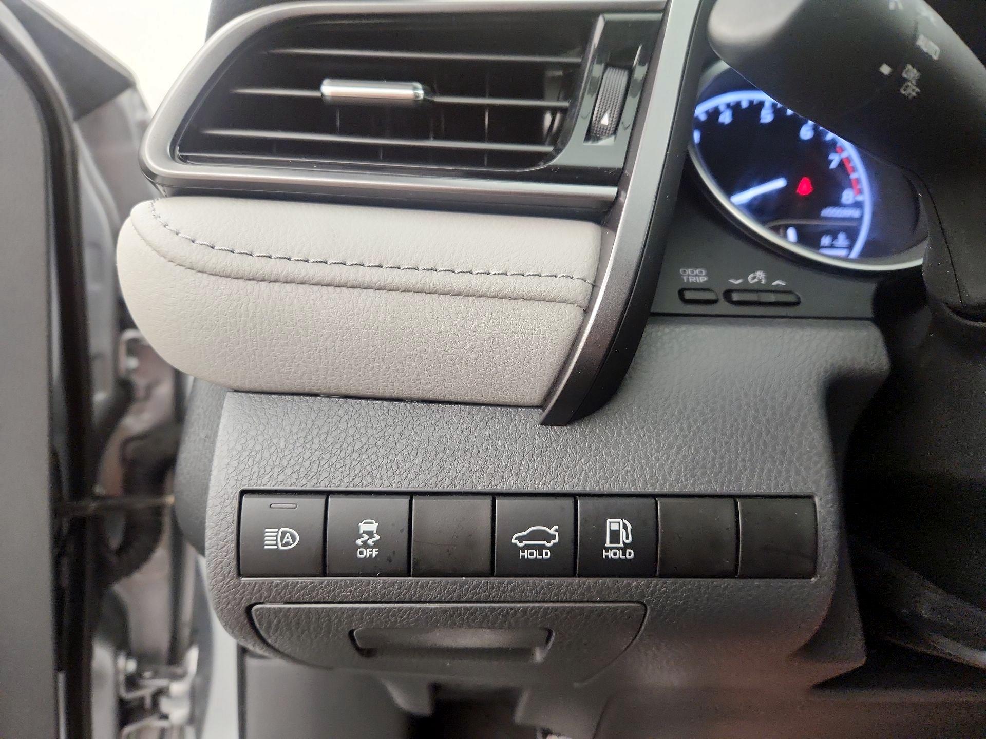 Thumbnail: 2022 Toyota Camry - 13