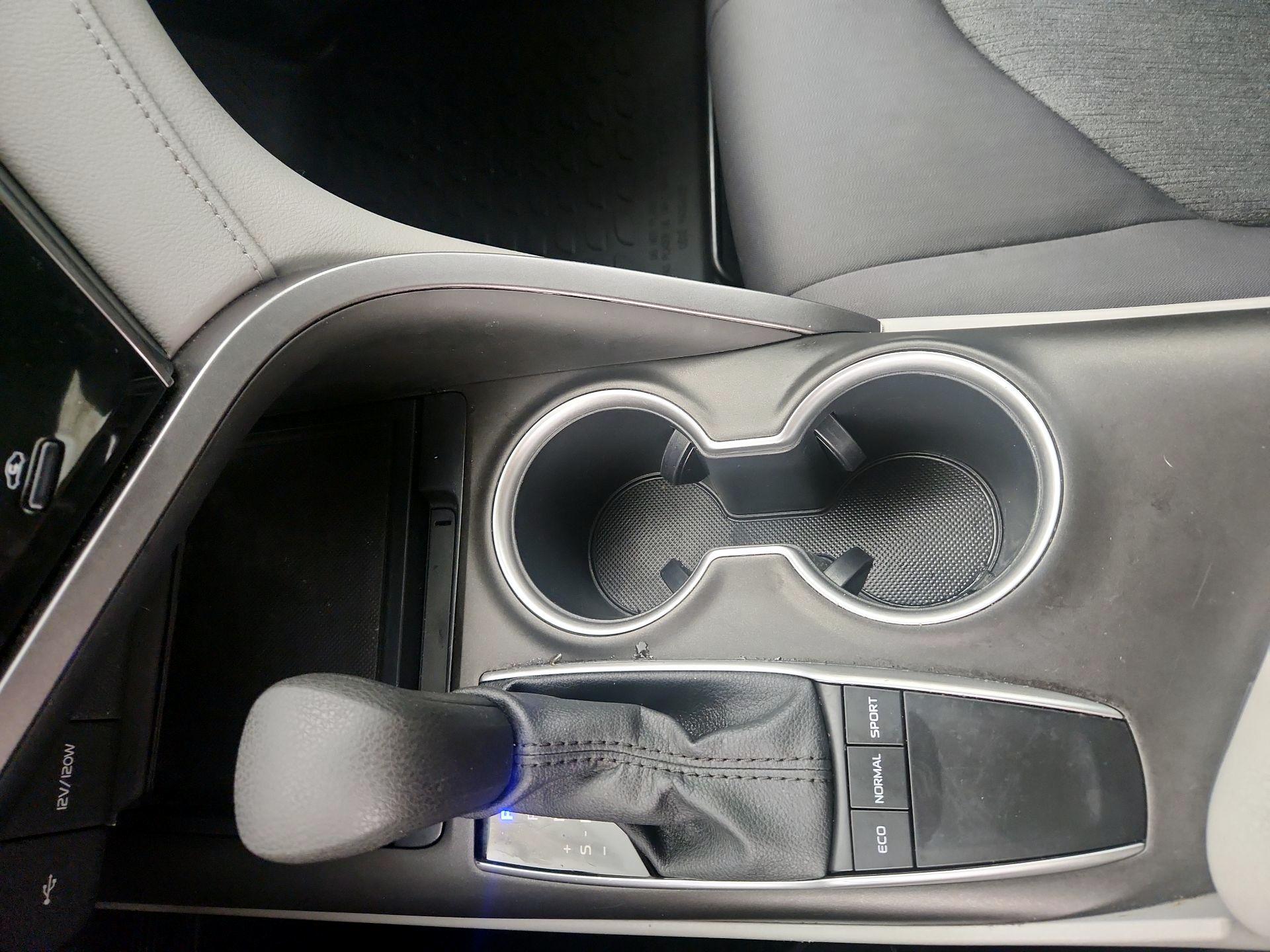 Thumbnail: 2022 Toyota Camry - 17