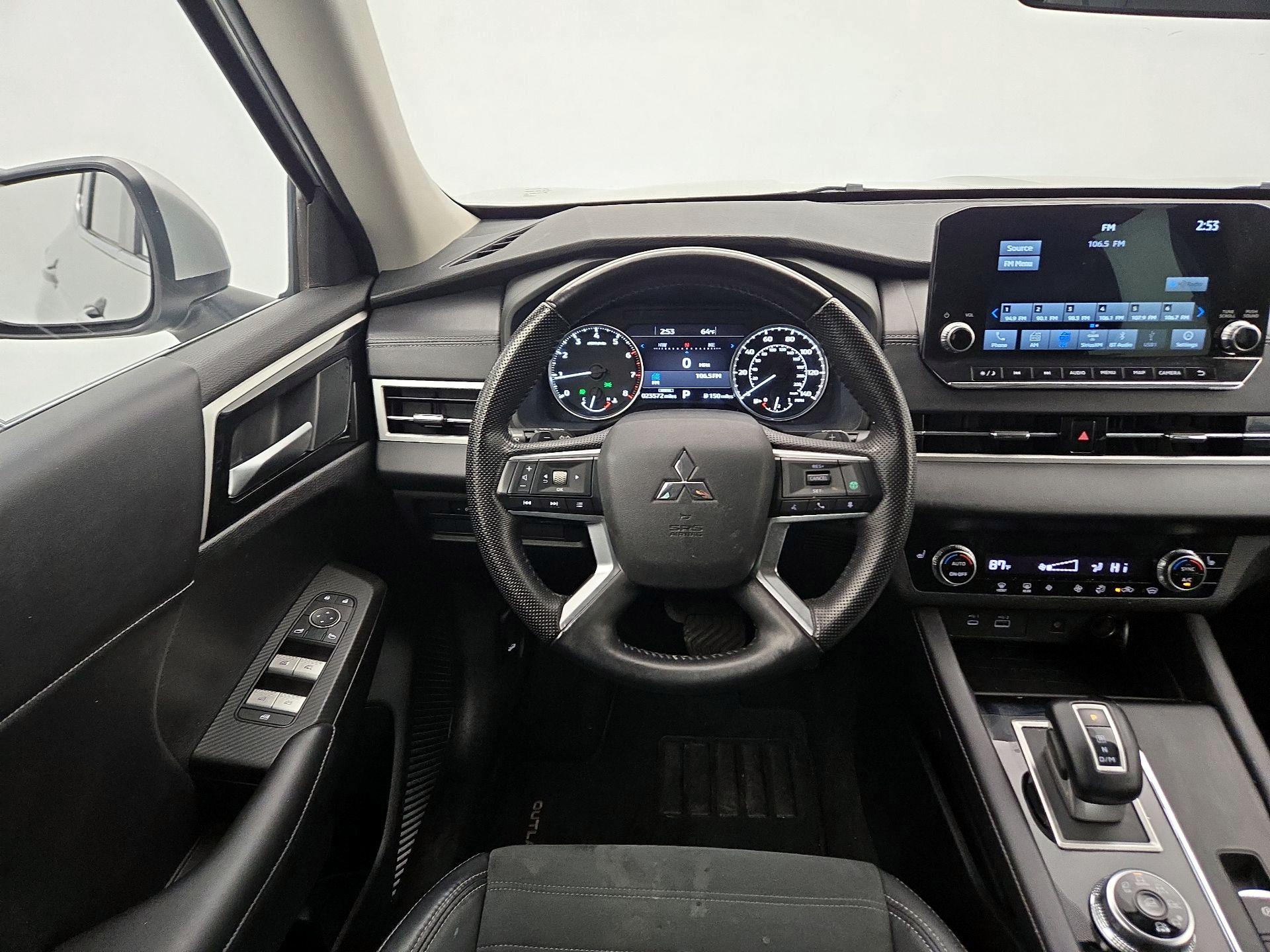 Thumbnail: 2022 Mitsubishi Outlander - 10