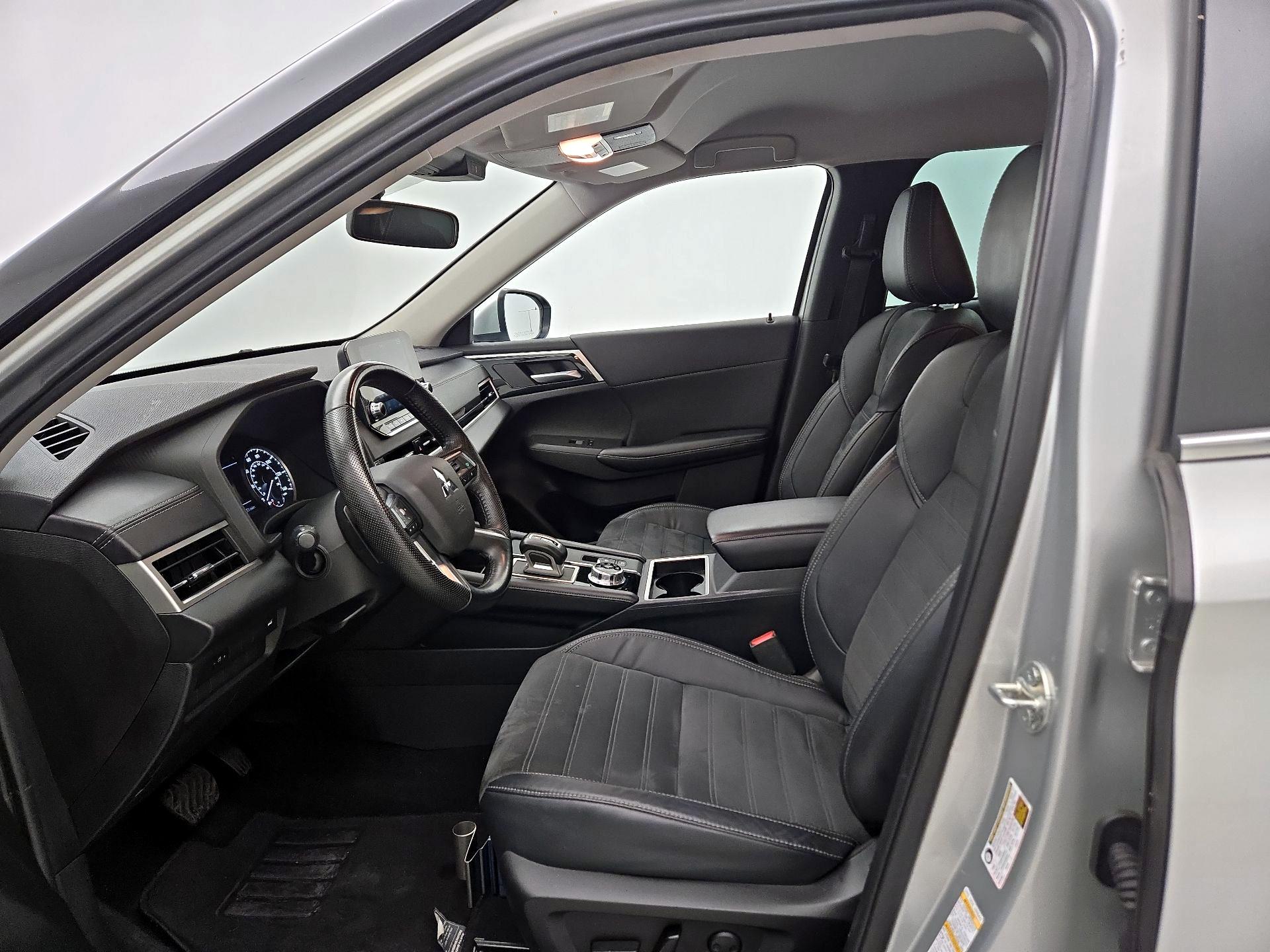 Thumbnail: 2022 Mitsubishi Outlander - 11