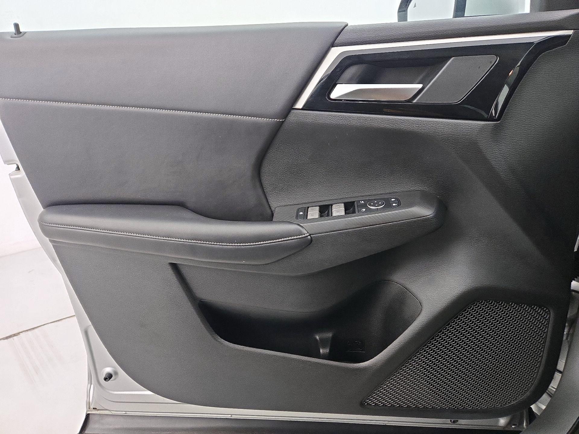 Thumbnail: 2022 Mitsubishi Outlander - 12