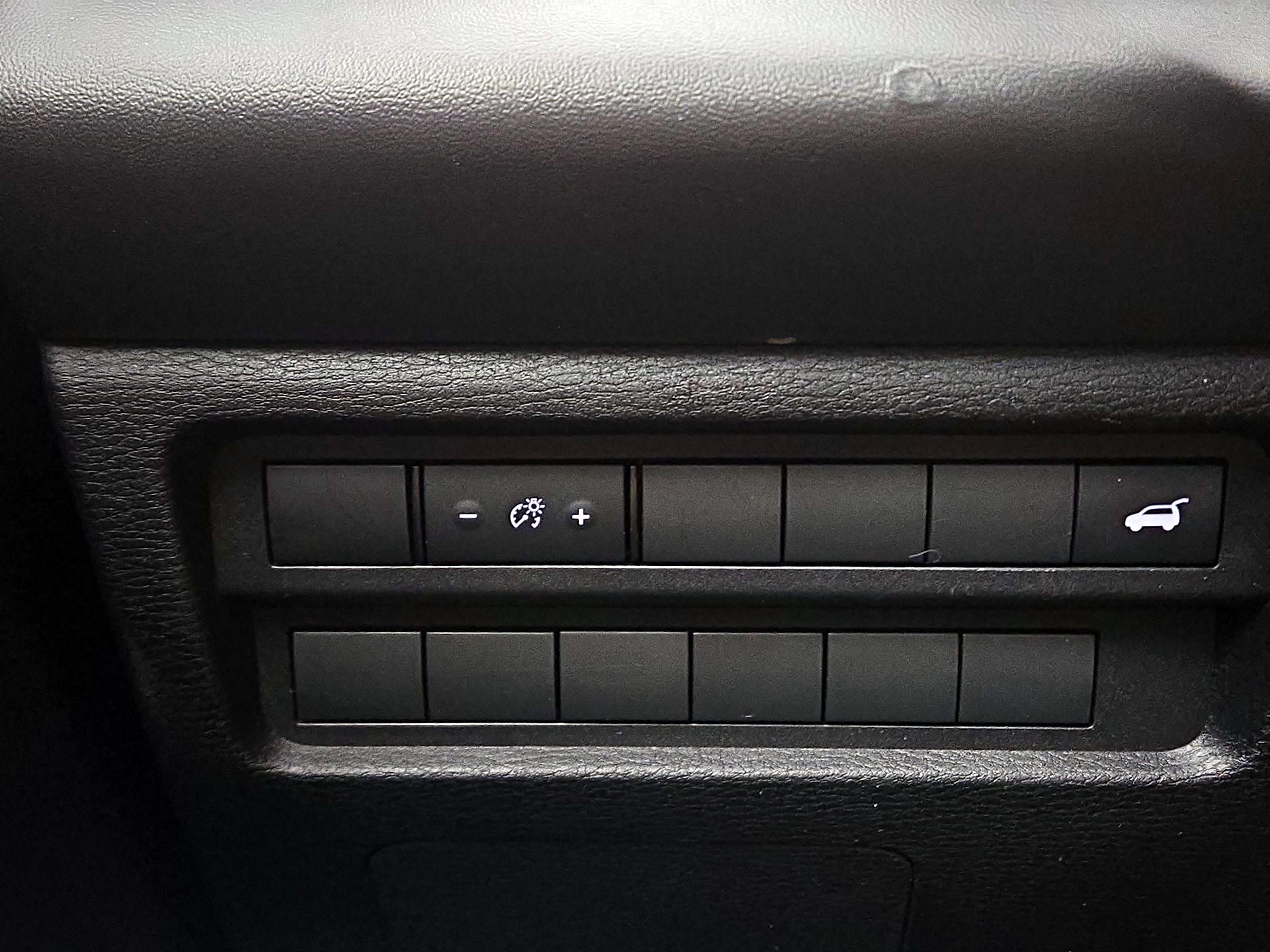 Thumbnail: 2022 Mitsubishi Outlander - 13