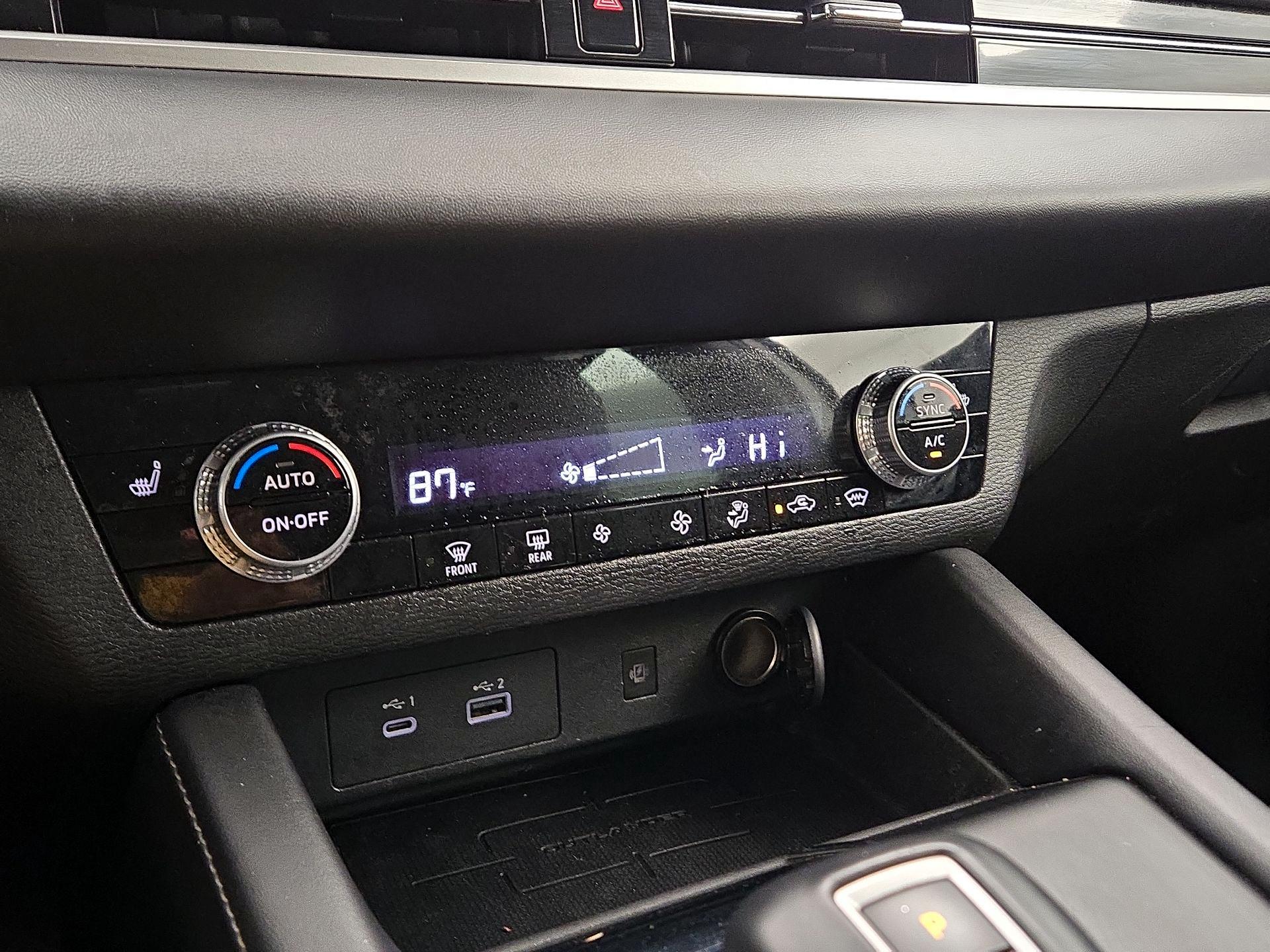 Thumbnail: 2022 Mitsubishi Outlander - 16