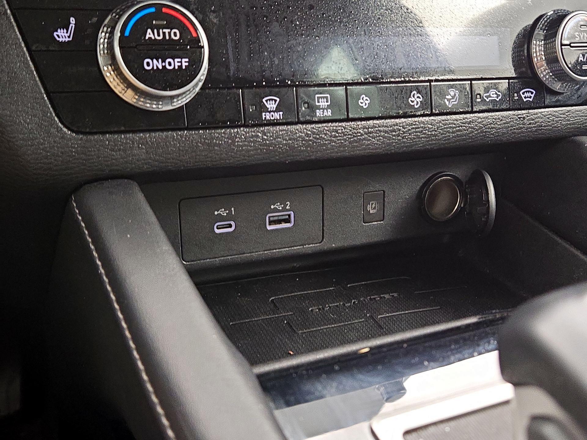 Thumbnail: 2022 Mitsubishi Outlander - 18