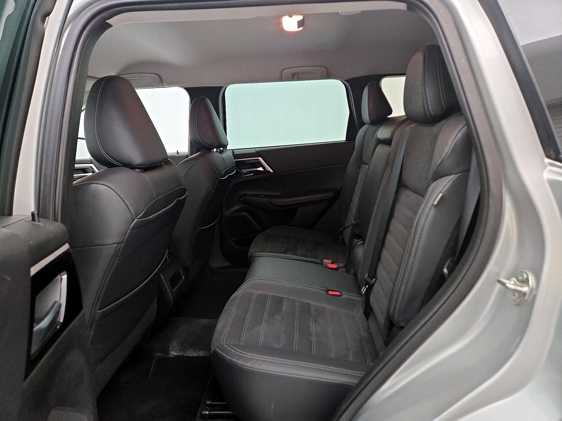 Thumbnail: 2022 Mitsubishi Outlander - 19