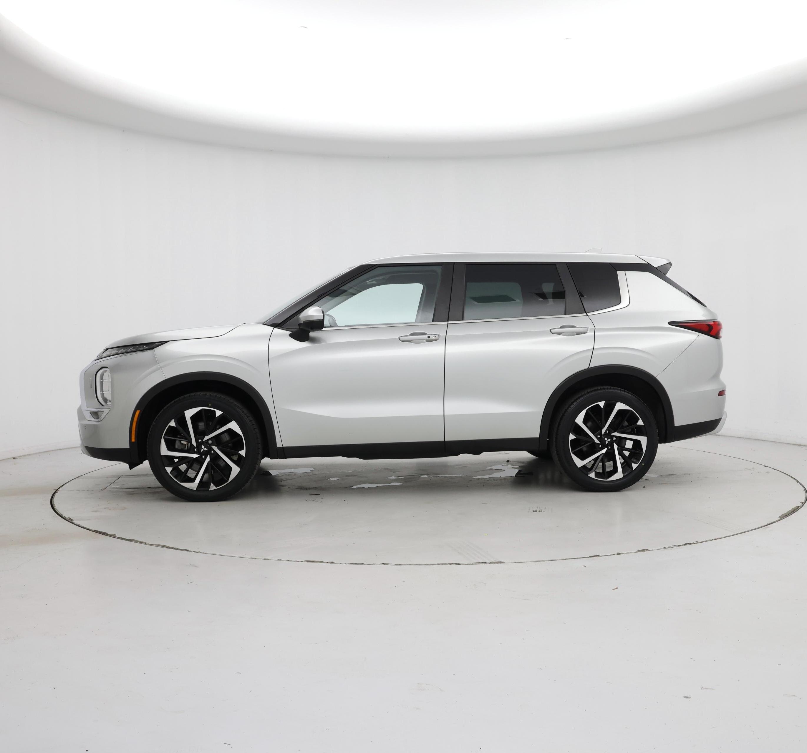 Thumbnail: 2022 Mitsubishi Outlander - 3